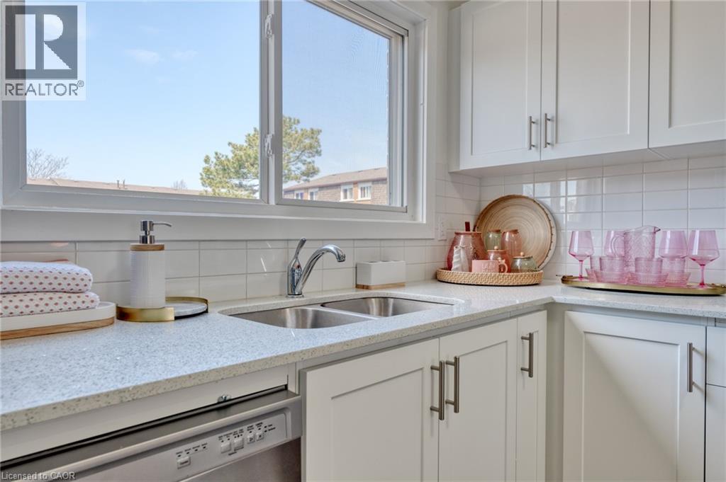 20 ANNA CAPRI Drive - Photo 4 of 29, Hamilton, Ontario