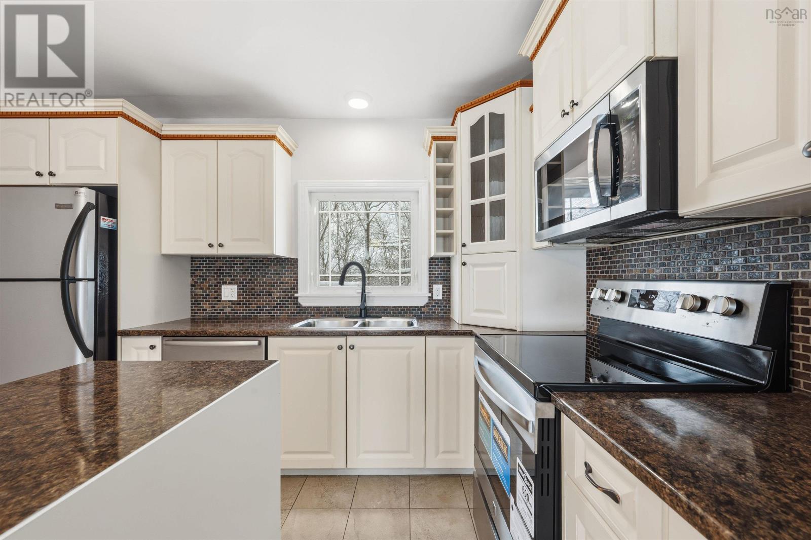 Property 11 of 40 of 163 Quaker Crescent