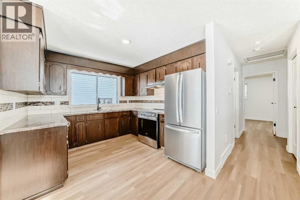 Single Family House 3 Level for Sale in  Cedarwood Place SW Cedarbrae Calgary 