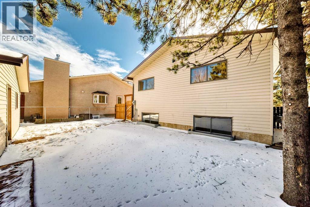 Single Family House 3 Level for Sale in  Cedarwood Place SW Cedarbrae Calgary 