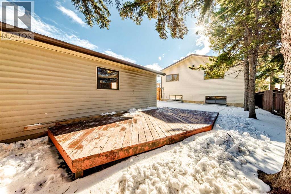Single Family House 3 Level for Sale in  Cedarwood Place SW Cedarbrae Calgary 