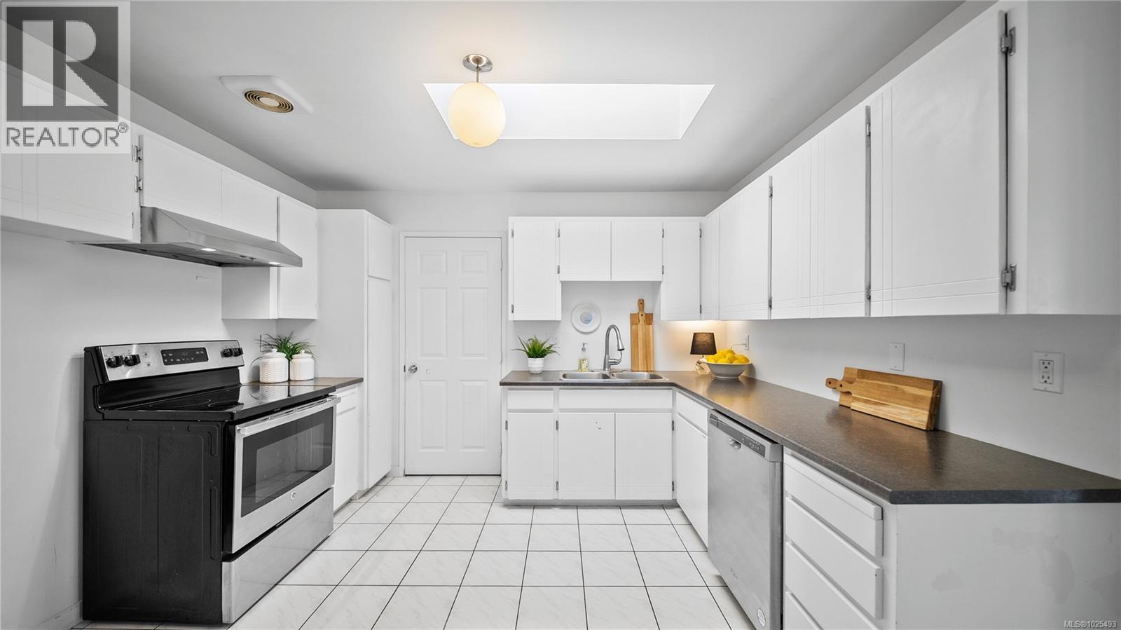 1 3274 Rutledge Street, Saanich