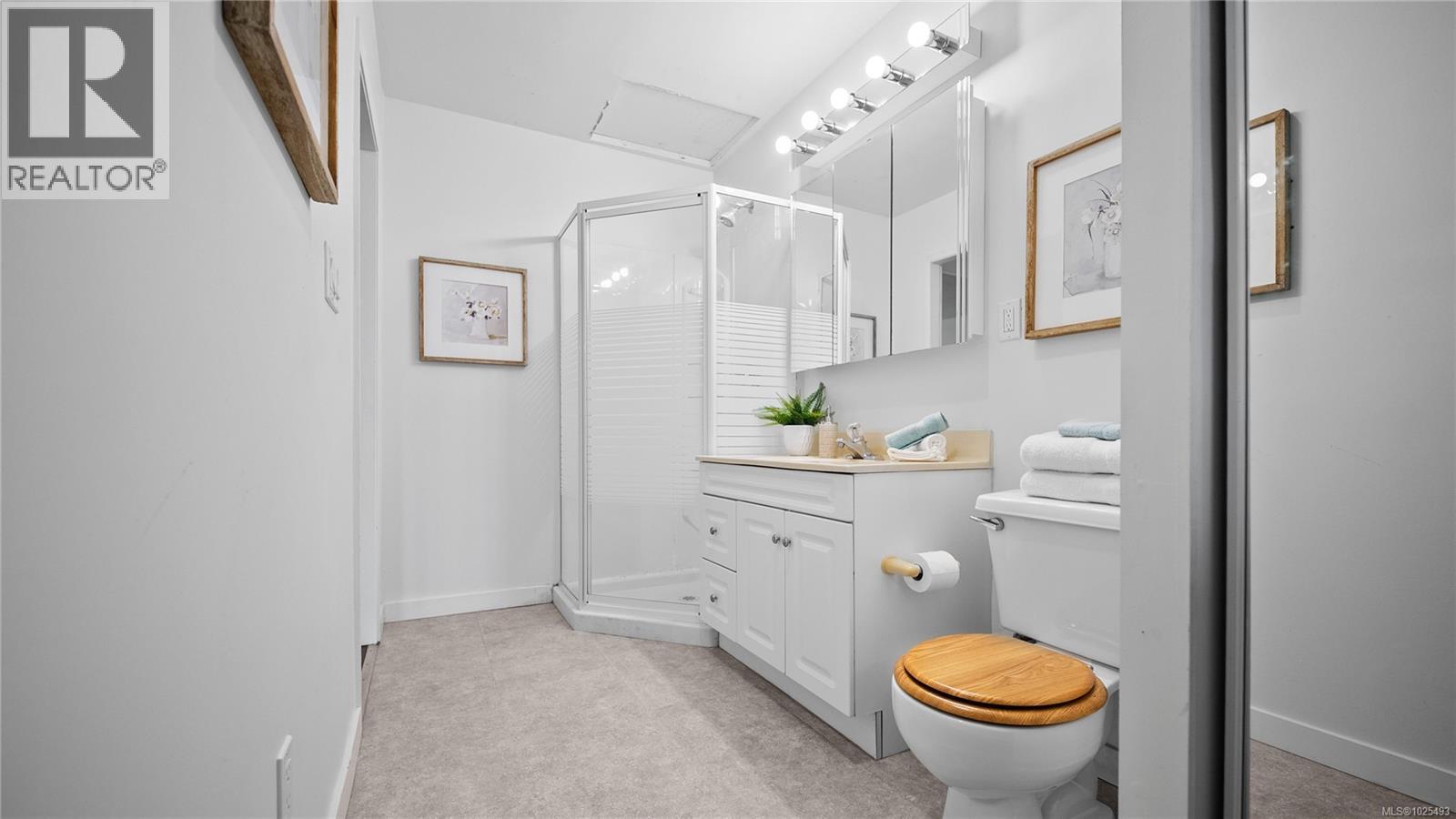 1 3274 Rutledge Street, Saanich