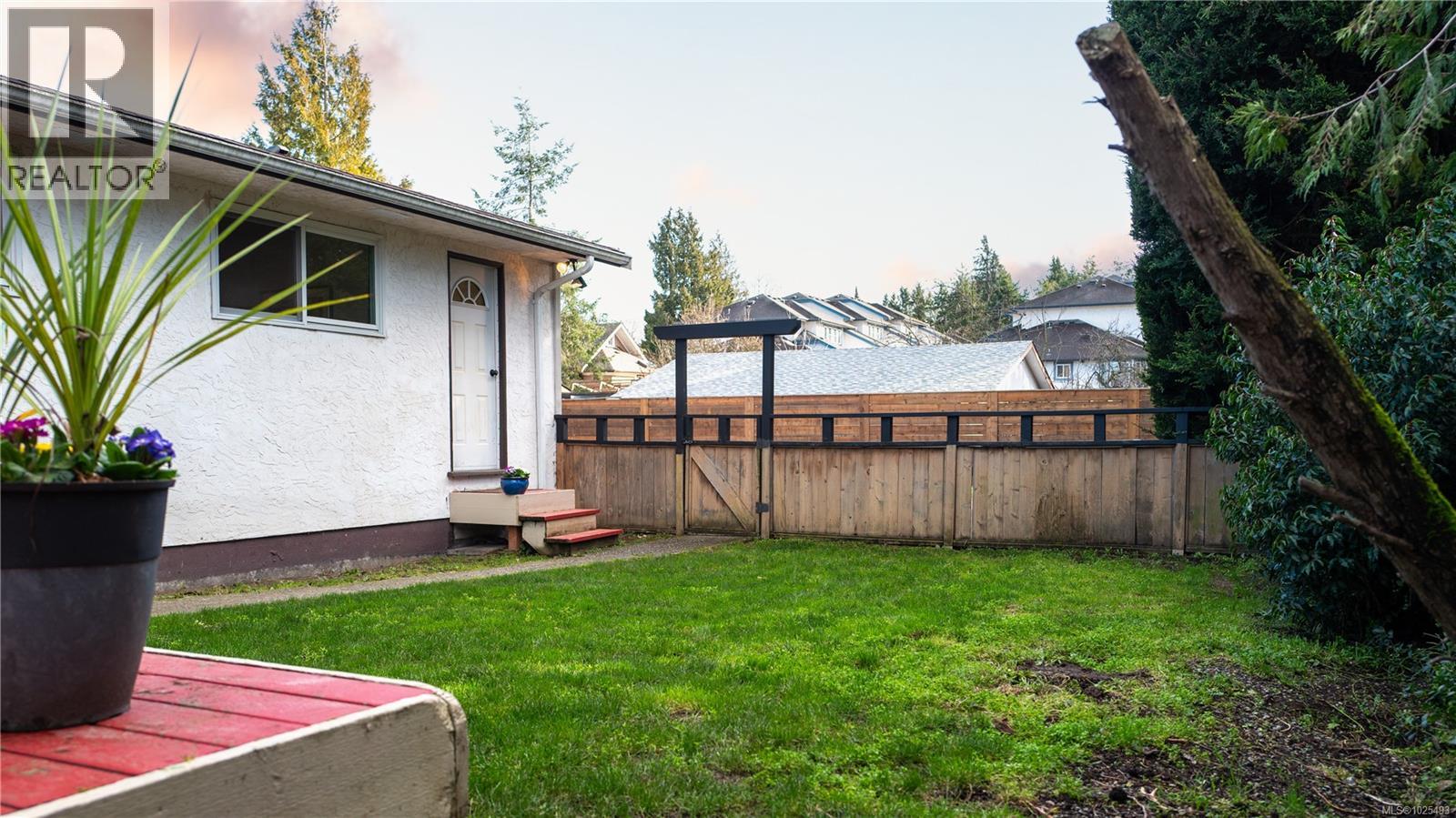 1 3274 Rutledge Street, Saanich