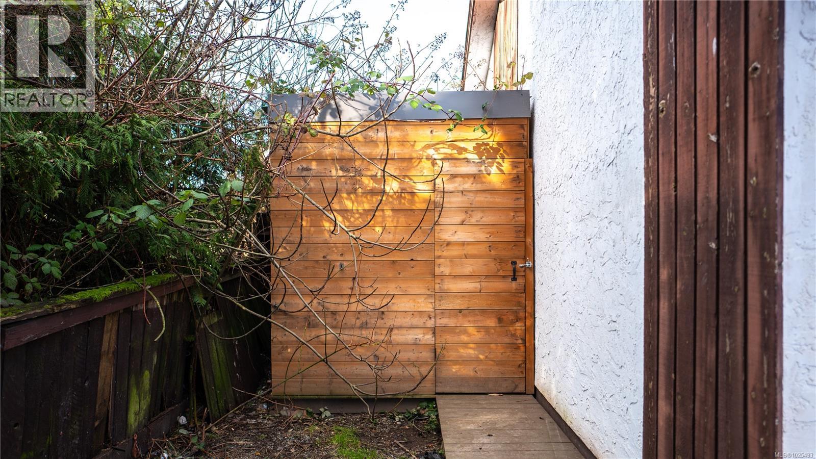 1 3274 Rutledge Street, Saanich