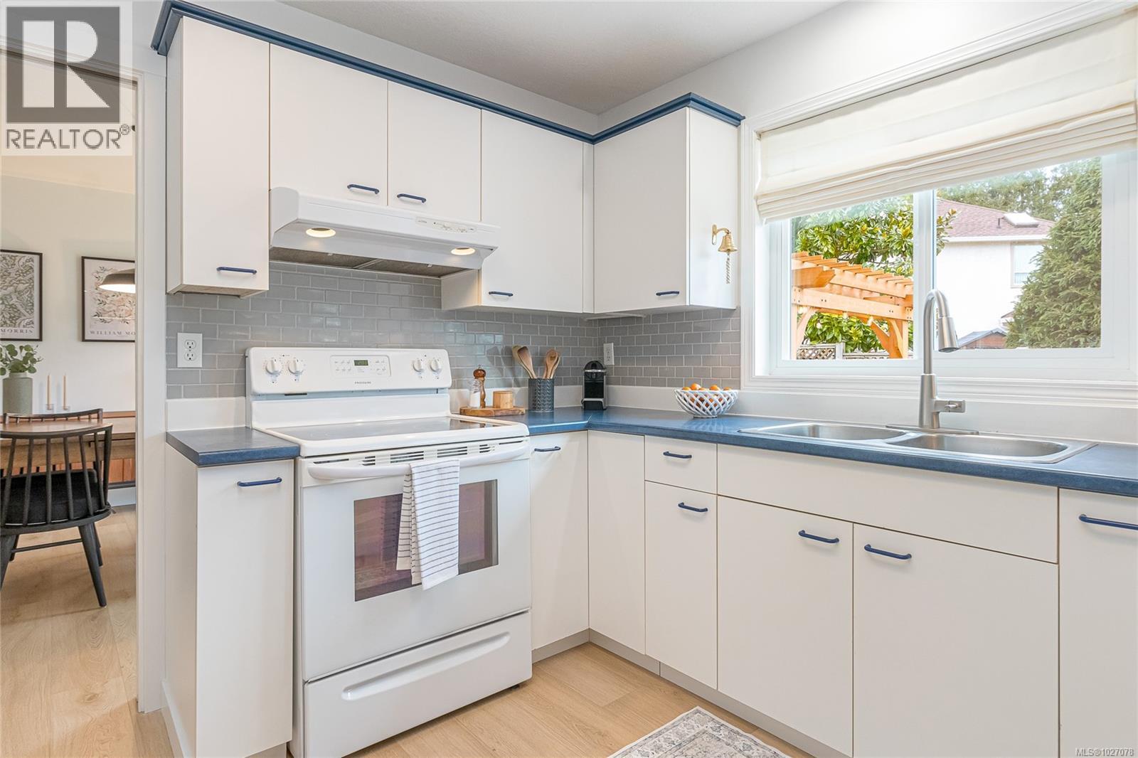 2060 BERKSHIRE PL - 22