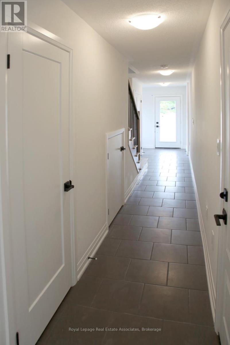 40 WINDTREE WAY - Photo 3 of 10, Halton Hills (Georgetown), Ontario