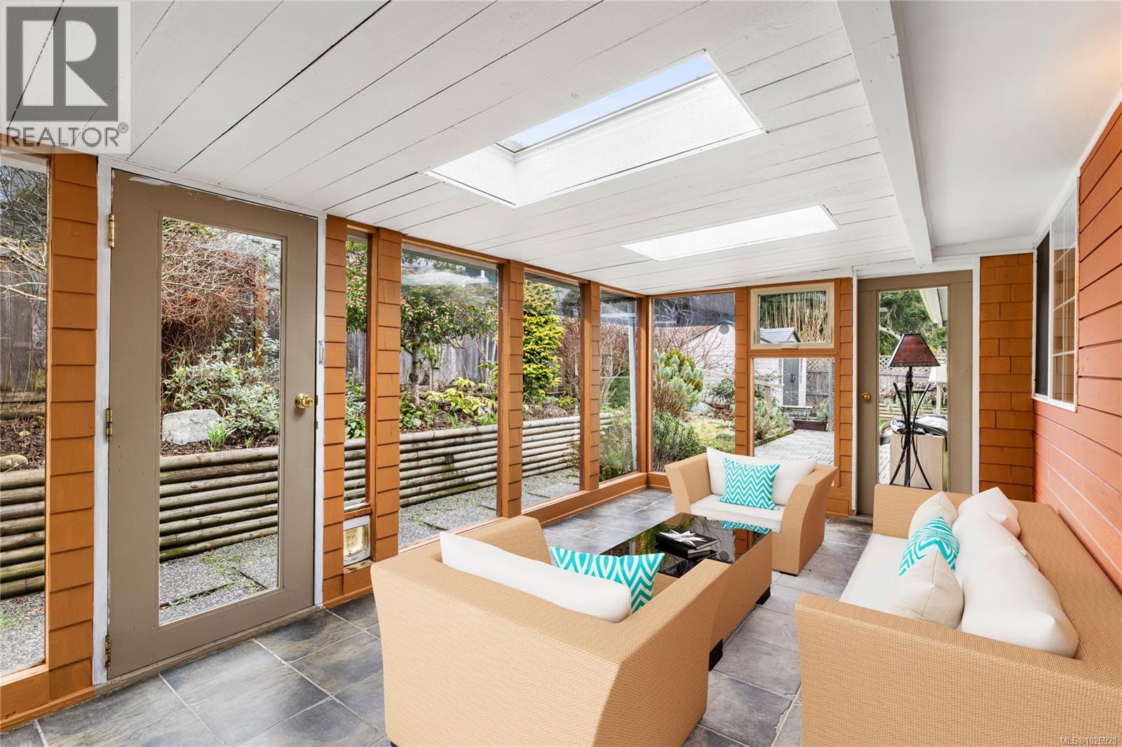 559 HOLLYWOOD RD - 10