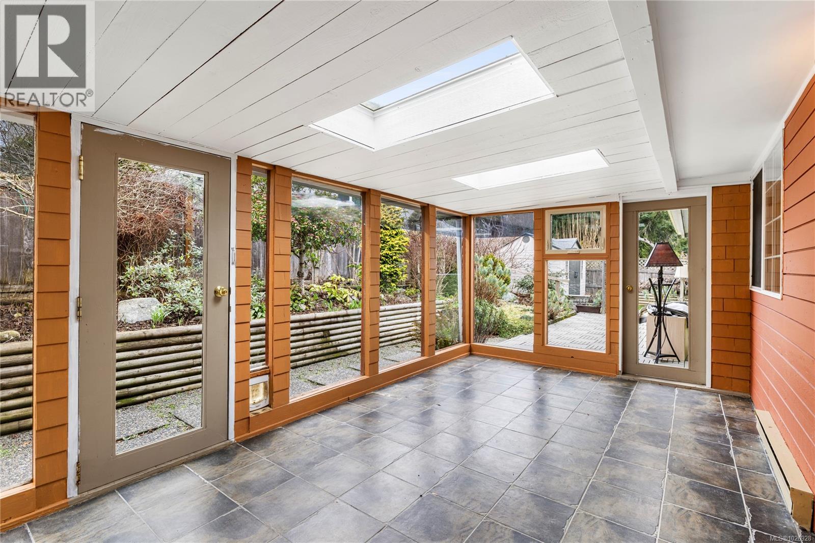 559 HOLLYWOOD RD - 11