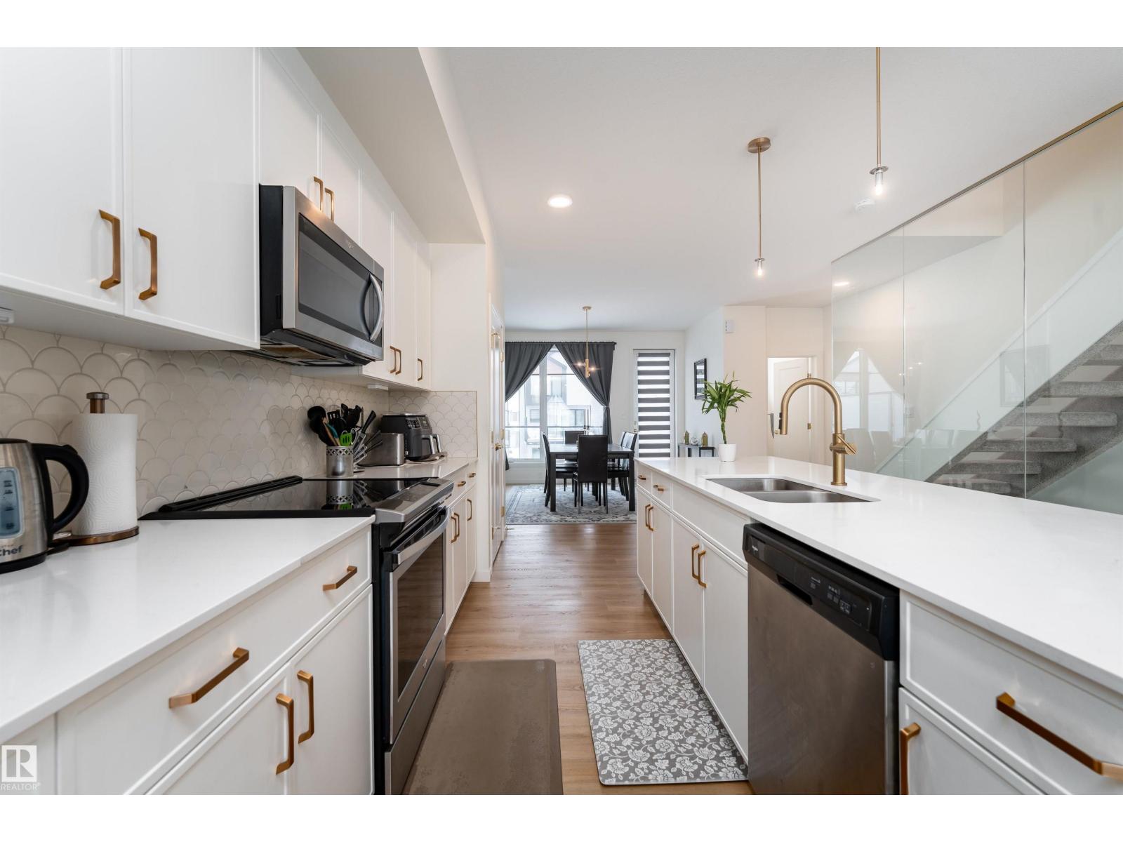 427 39 ST SW - 8