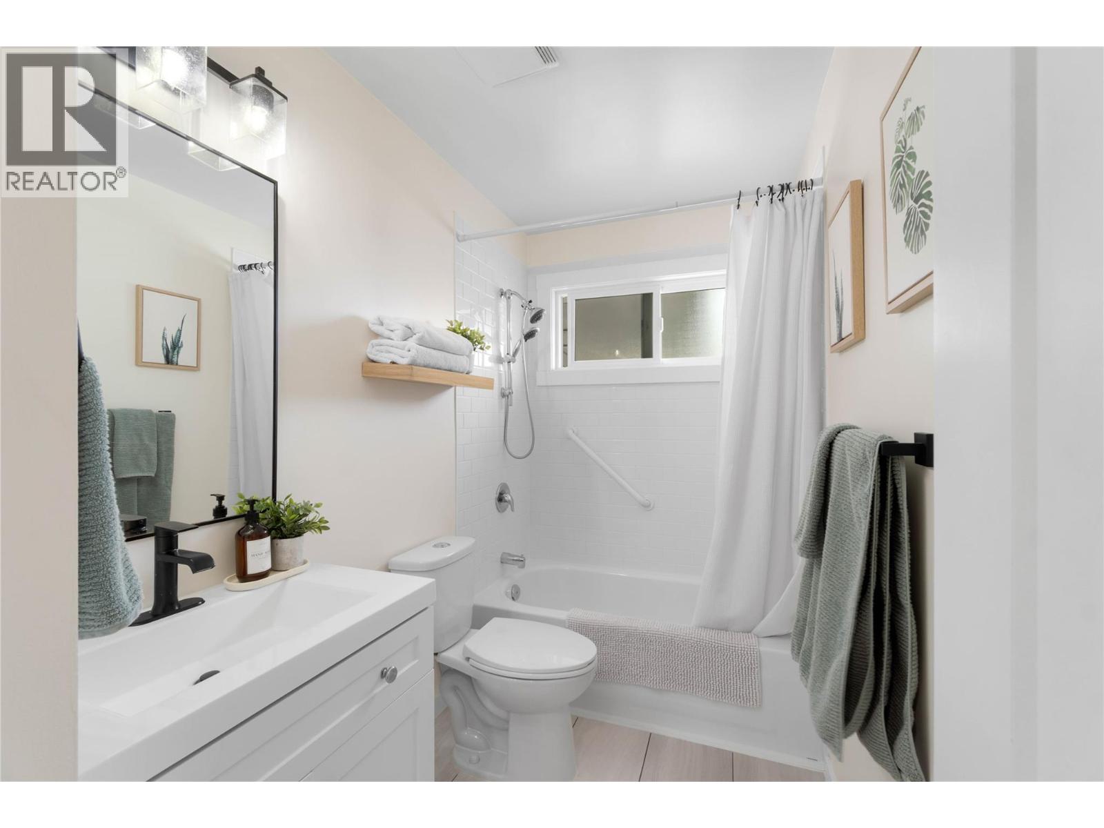 1077 DESMOND Place, Kamloops