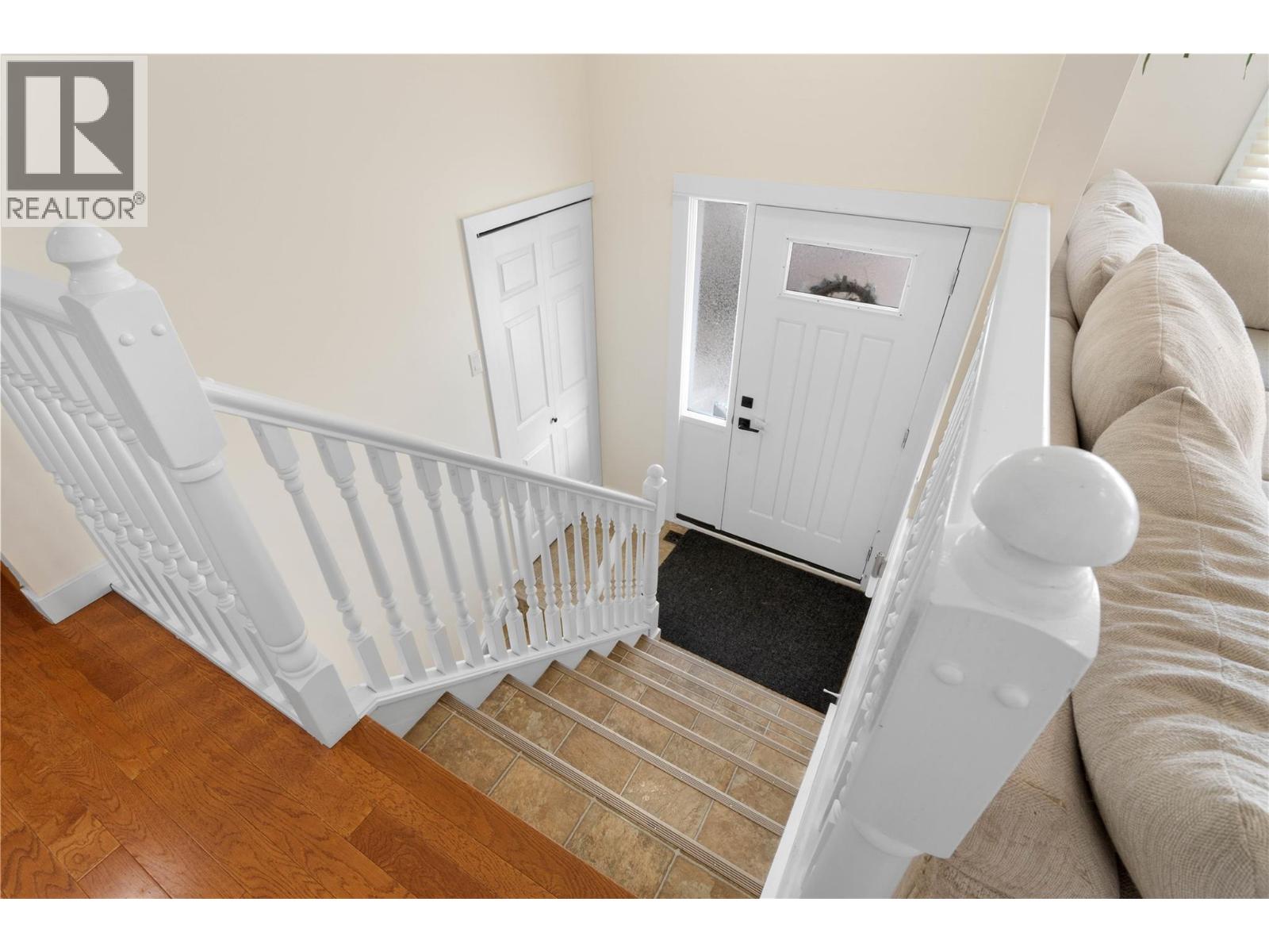 1077 DESMOND Place, Kamloops