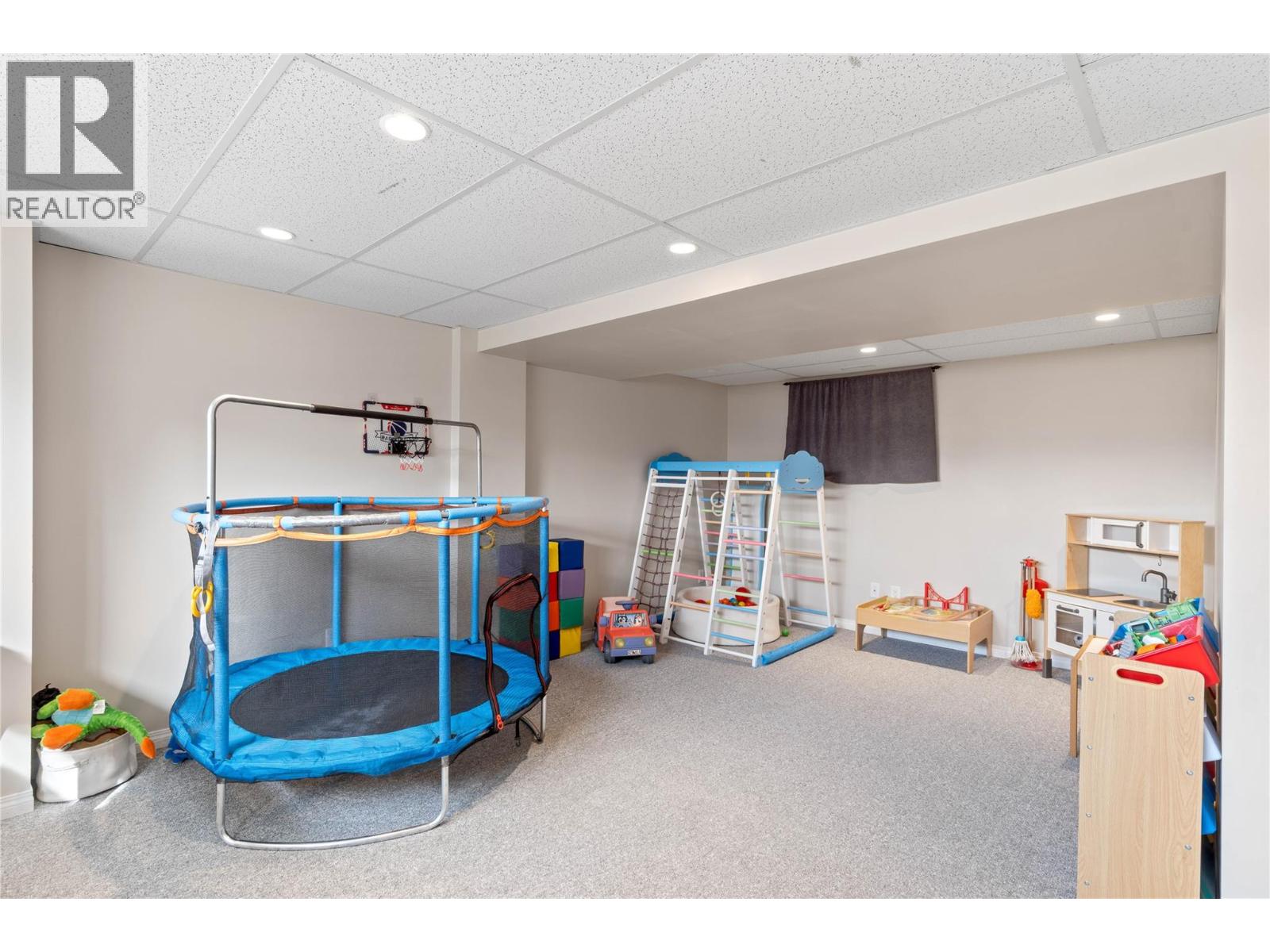 1077 DESMOND Place, Kamloops