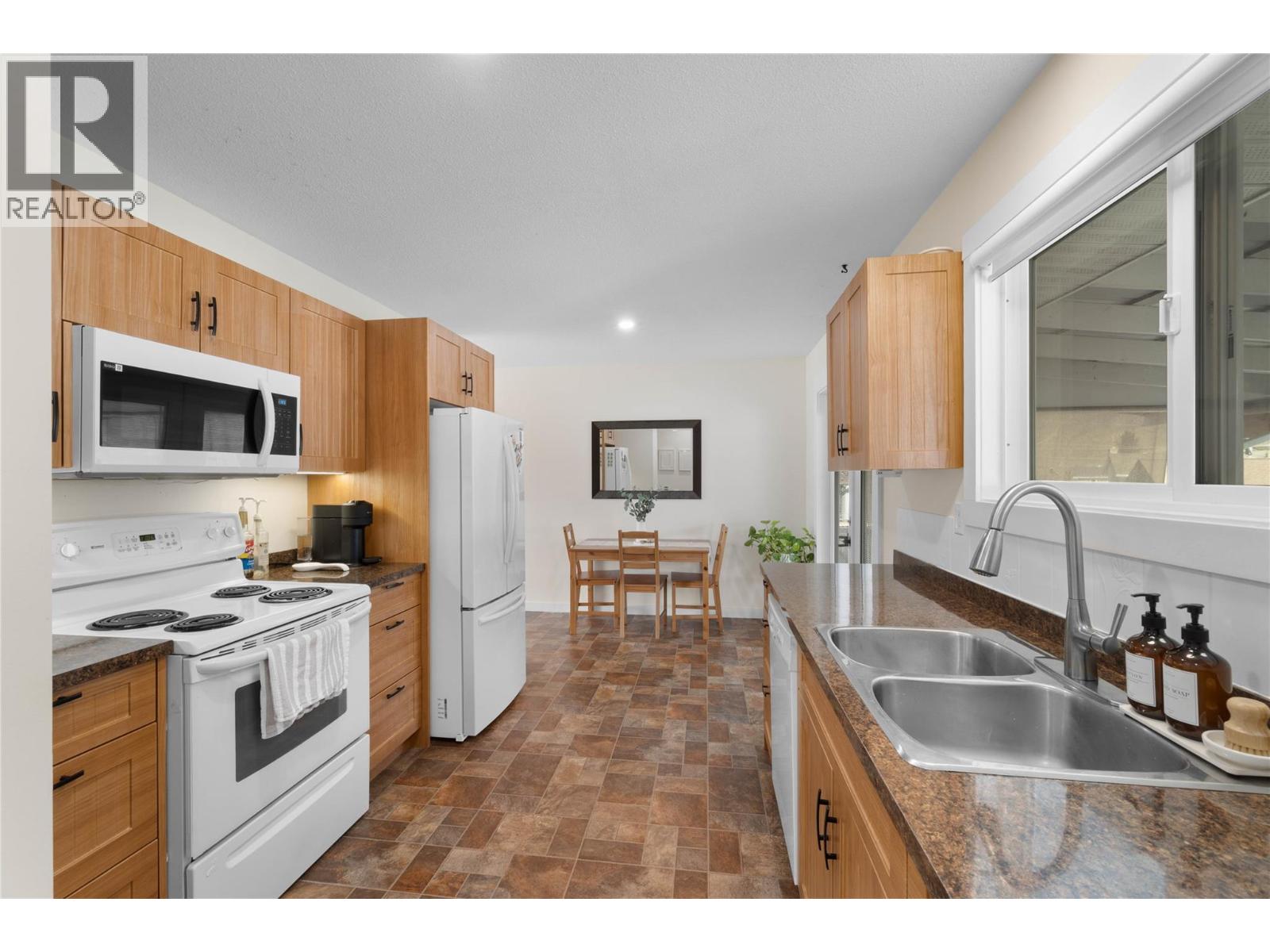 1077 DESMOND Place, Kamloops