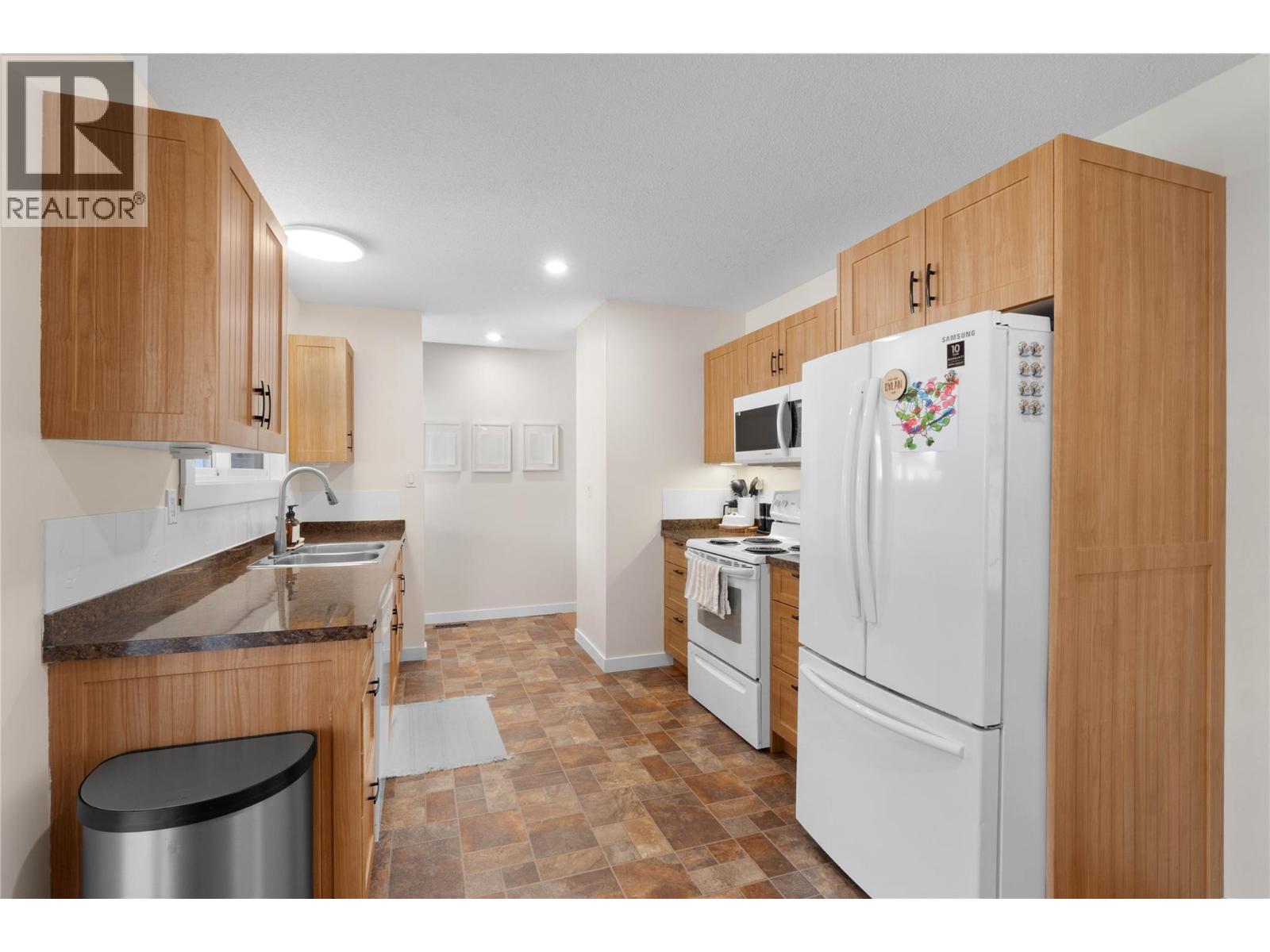 1077 DESMOND Place, Kamloops