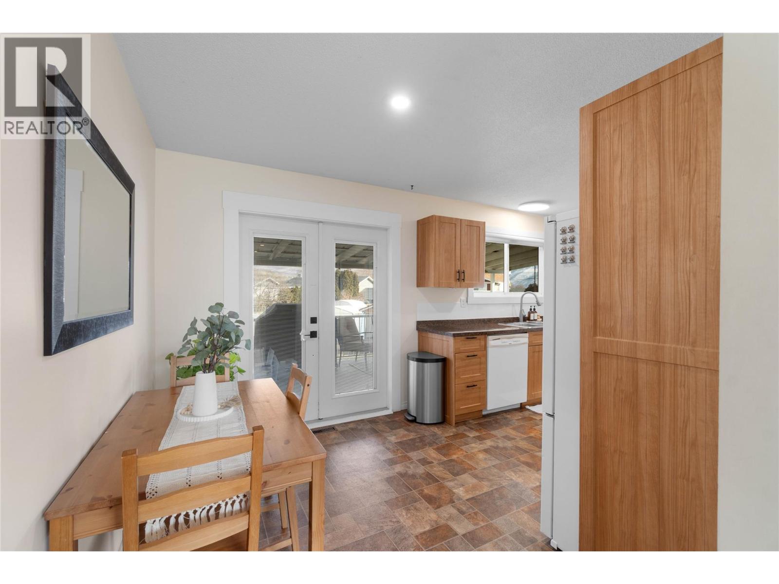 1077 DESMOND Place, Kamloops