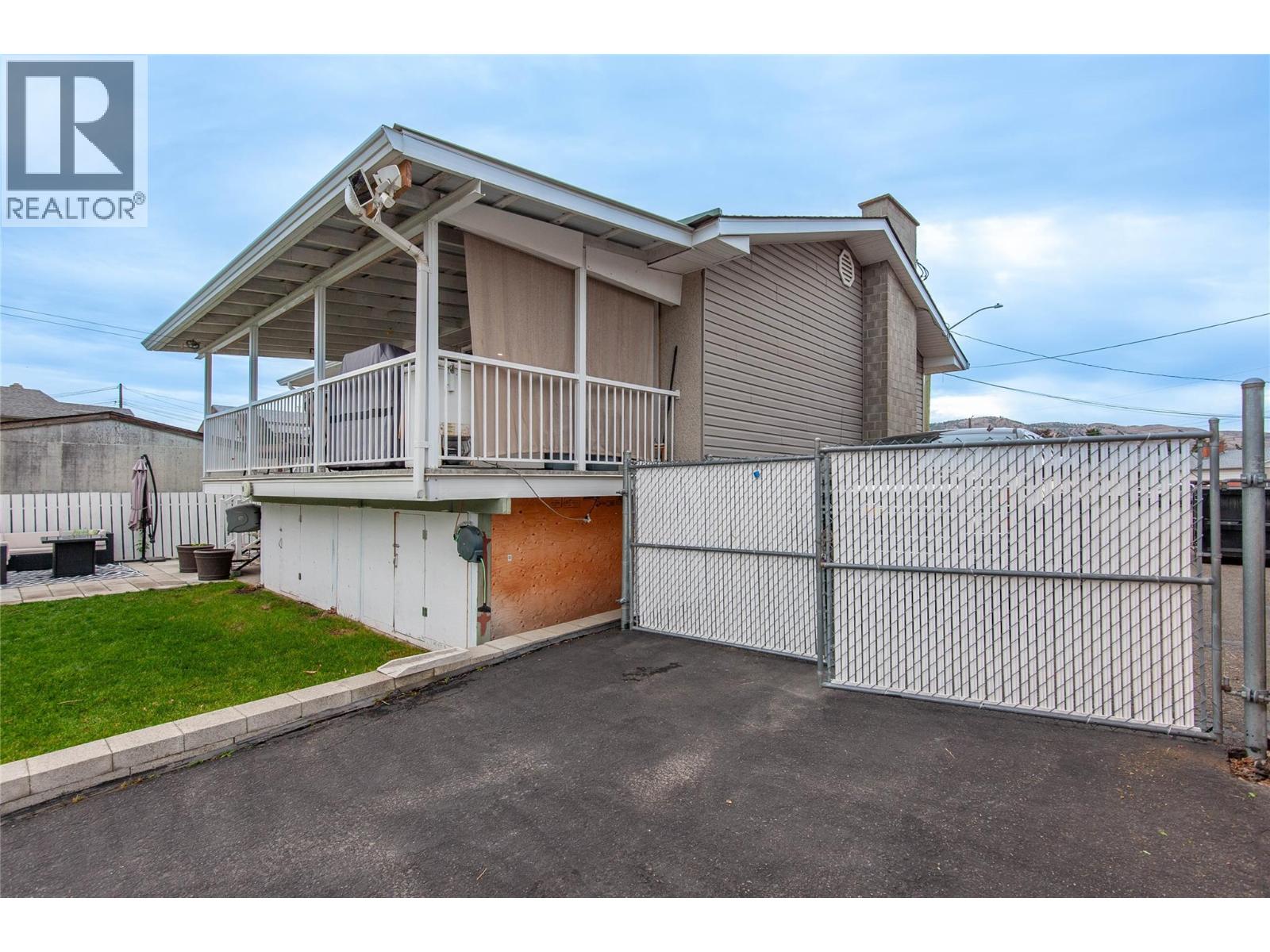 1077 DESMOND Place, Kamloops