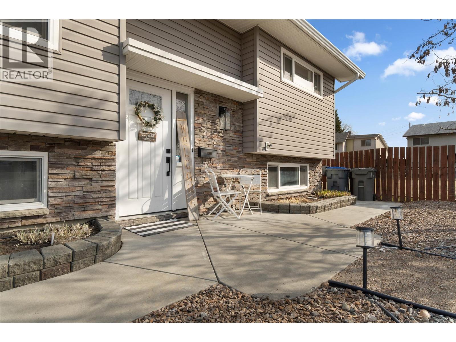 1077 DESMOND Place, Kamloops