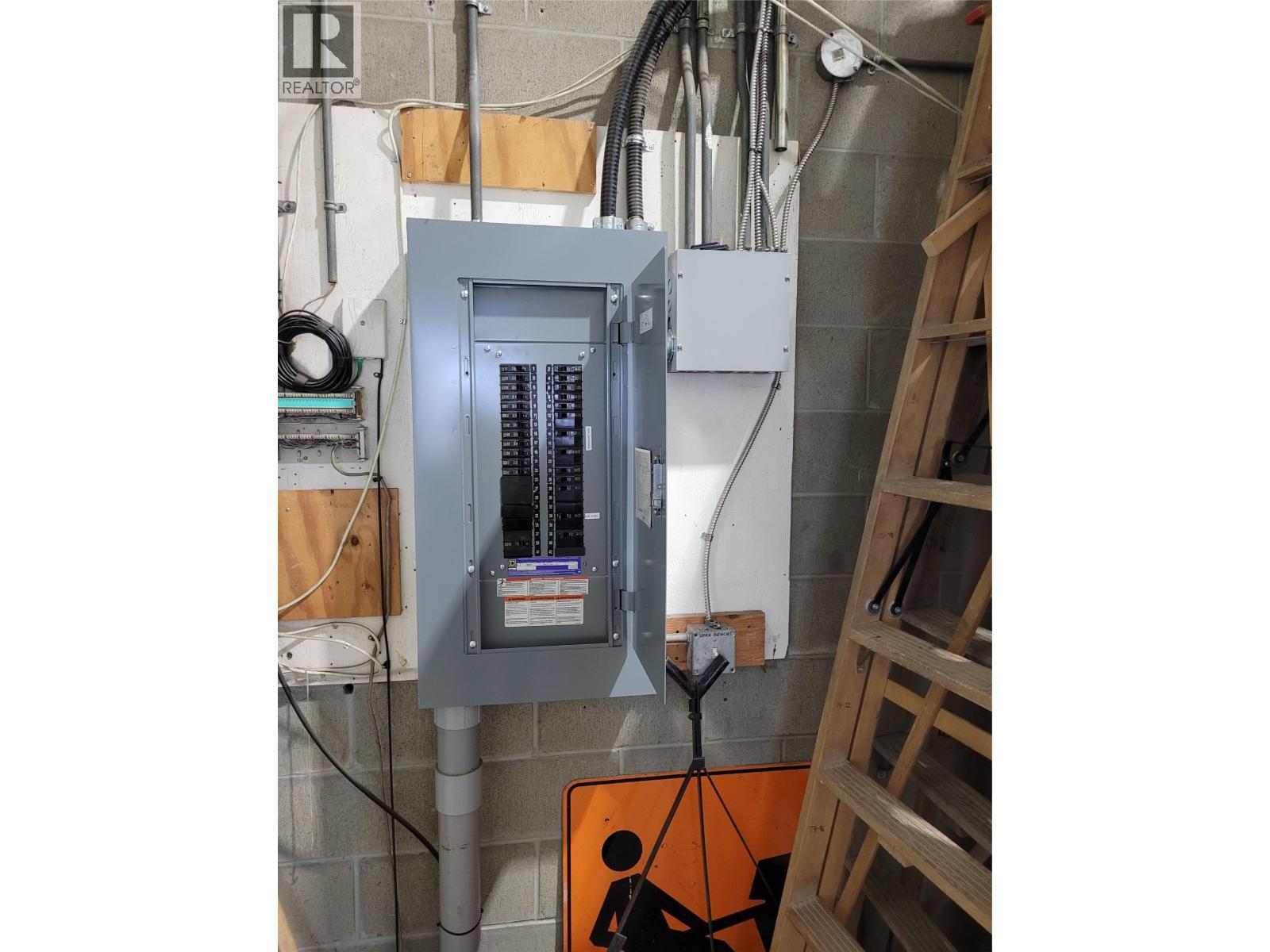 1 364 Lougheed Road, Kelowna