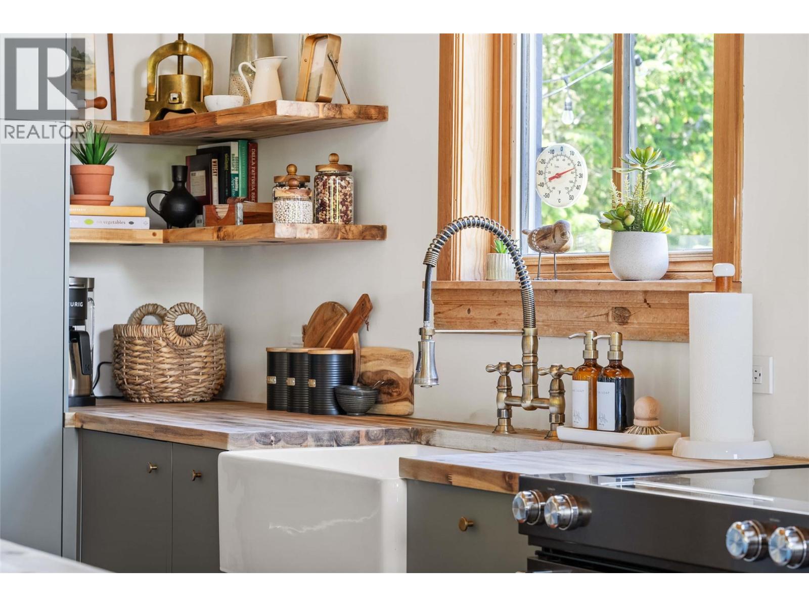 9211 WEST Avenue, Wilmer