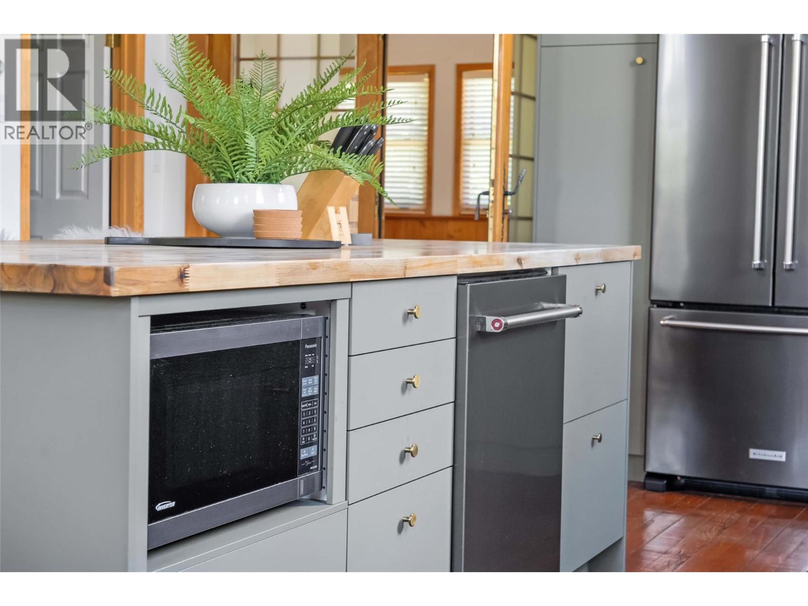 9211 WEST Avenue, Wilmer