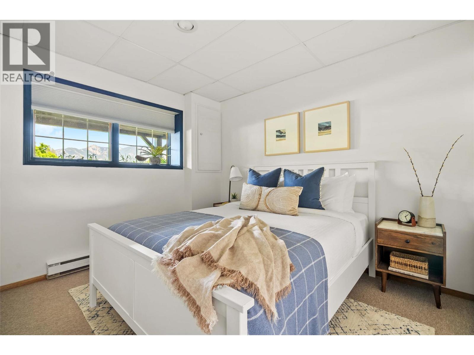 9211 WEST Avenue - 34