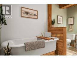 9211 West Avenue, Wilmer, BC V0A1K5 Photo 38