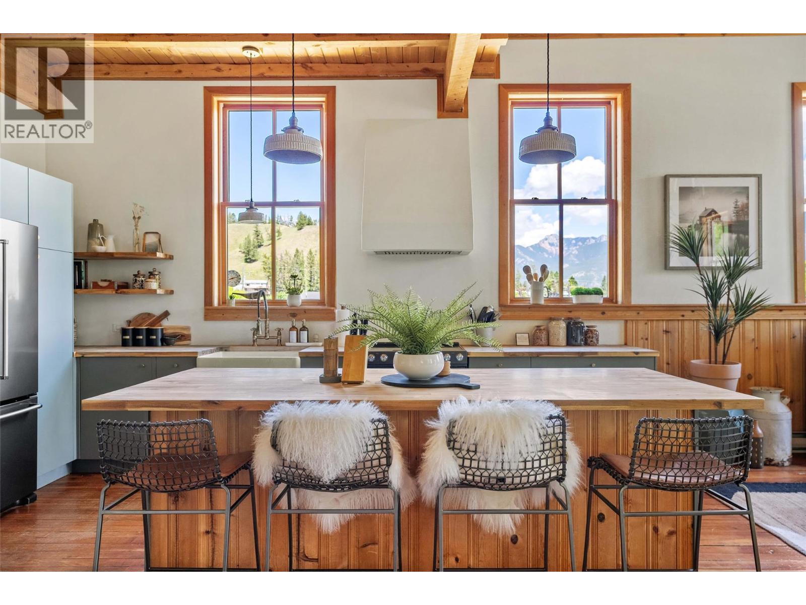 9211 WEST Avenue - 9
