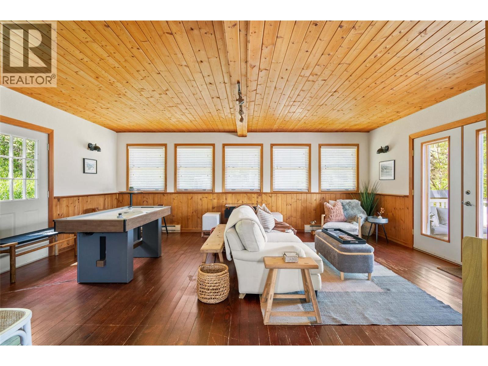 9211 WEST Avenue - 21