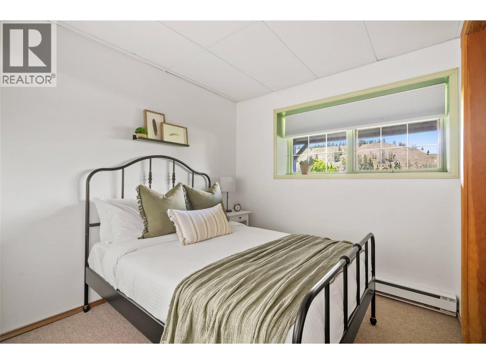 9211 WEST Avenue - 40