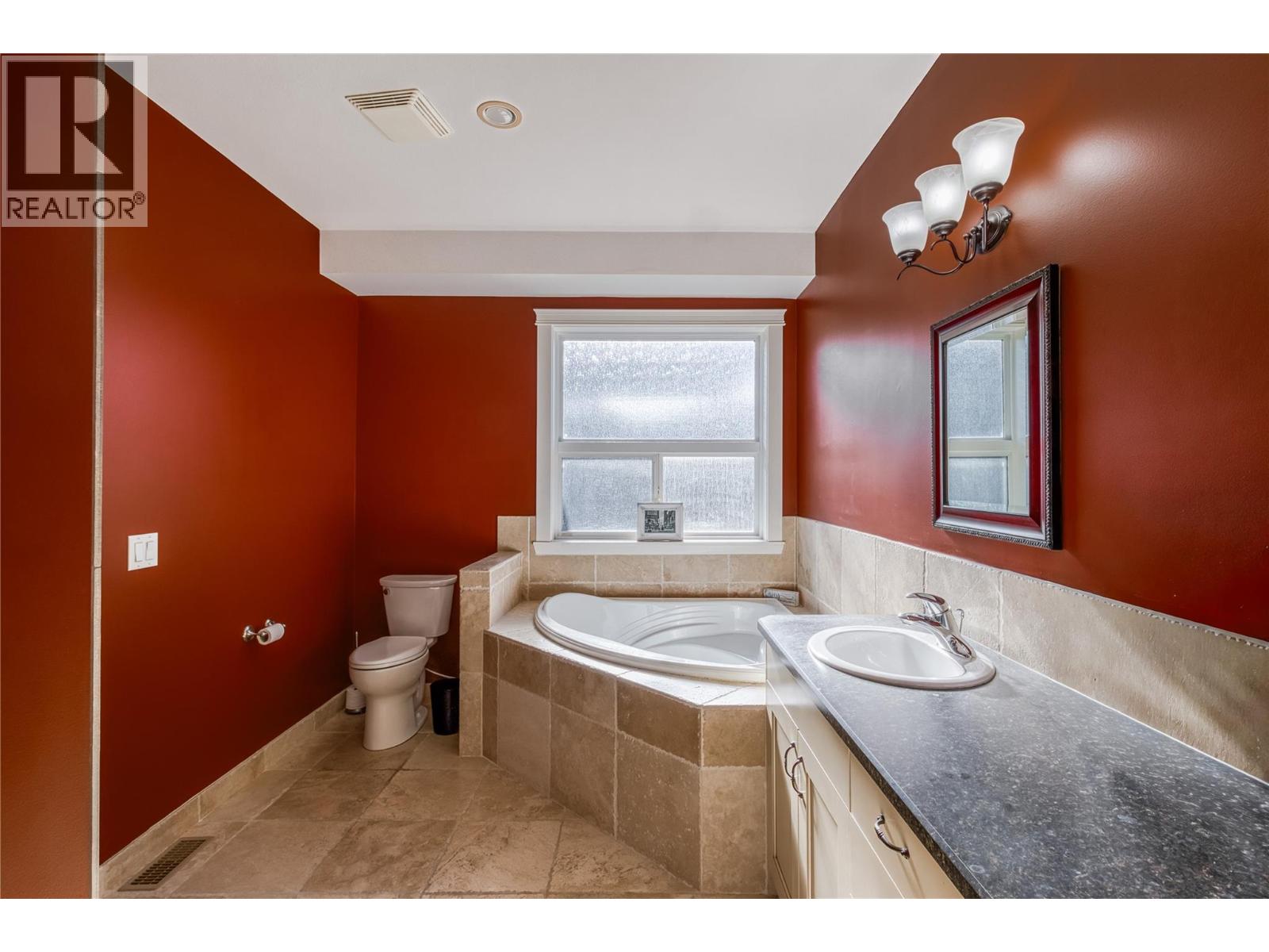  1084 Hume Avenue, Kelowna