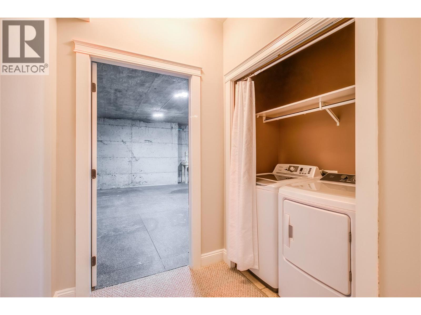 1084 Hume Avenue - 52