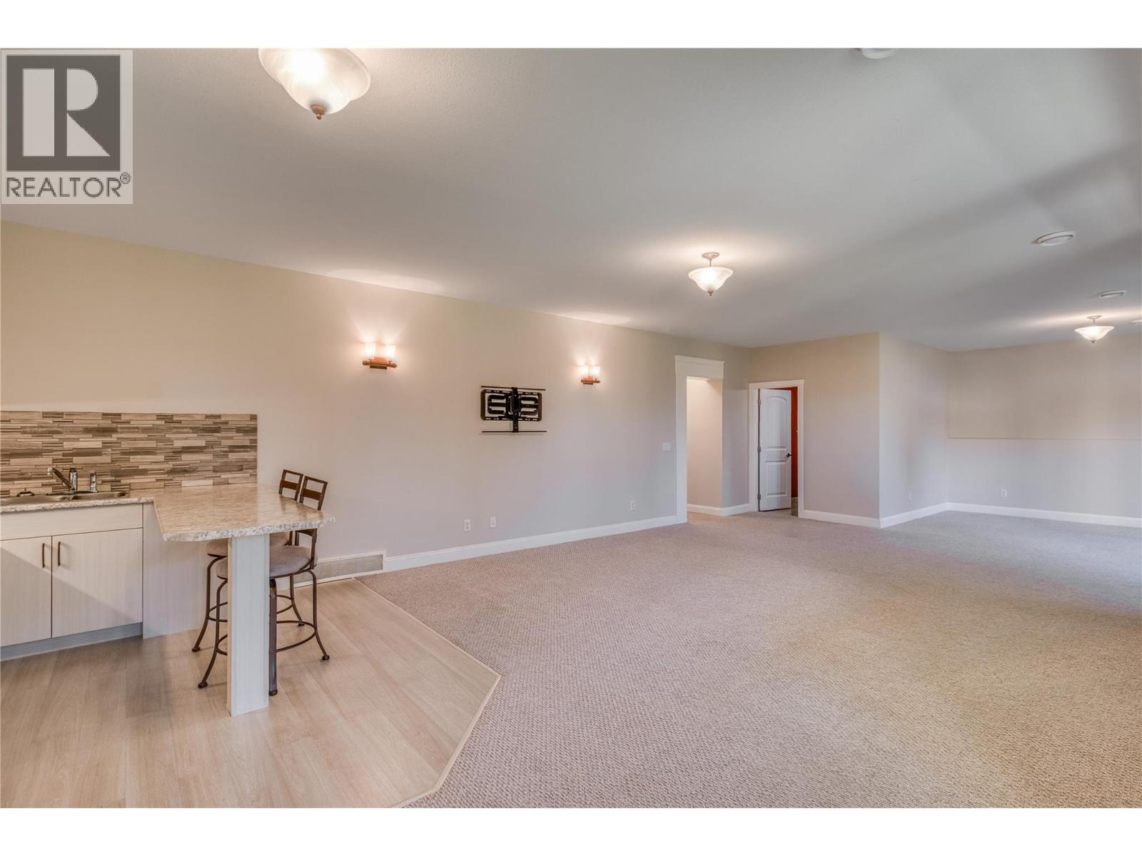  1084 Hume Avenue, Kelowna