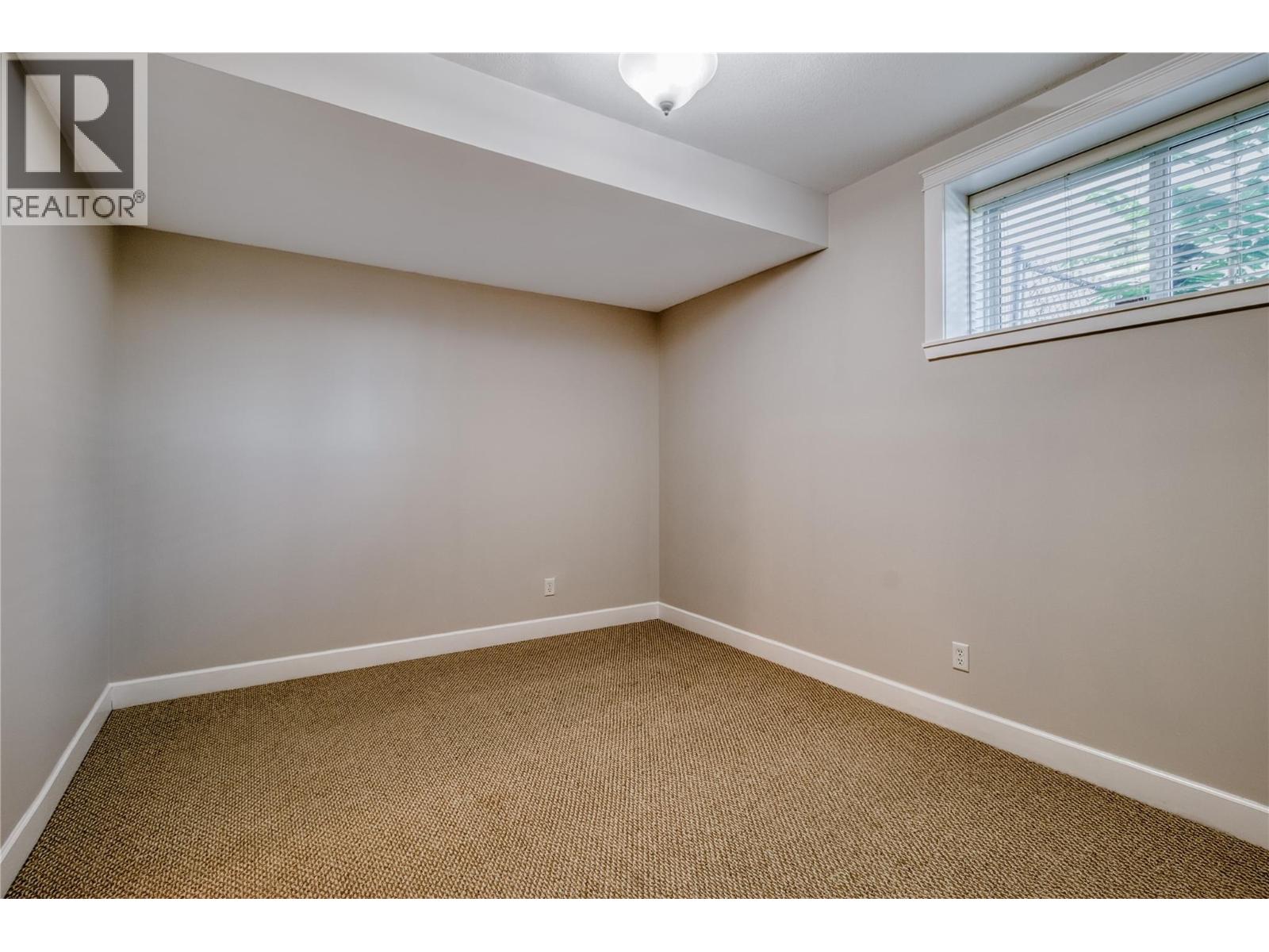  1084 Hume Avenue, Kelowna