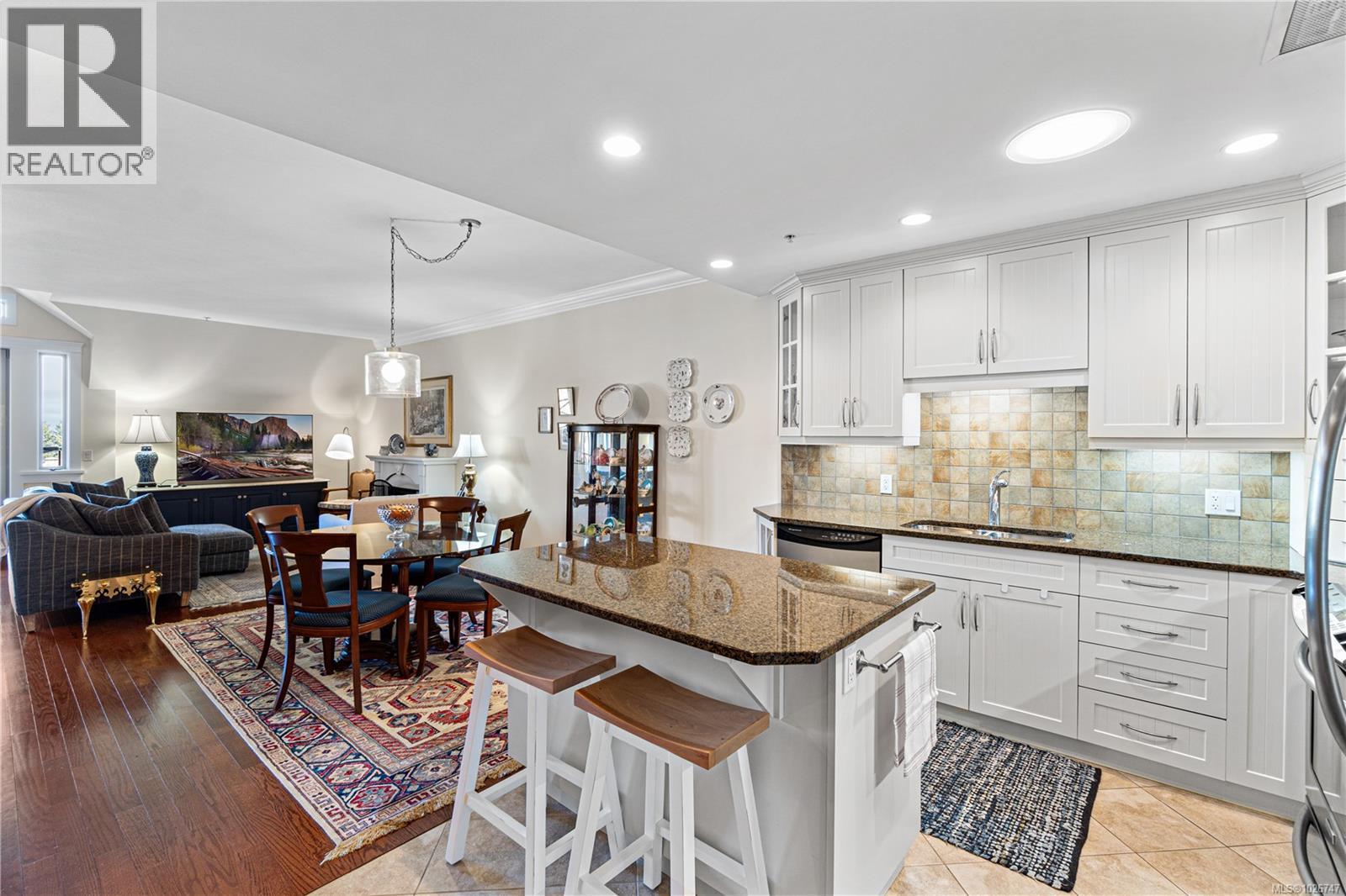 301 222 Second Ave, Qualicum Beach