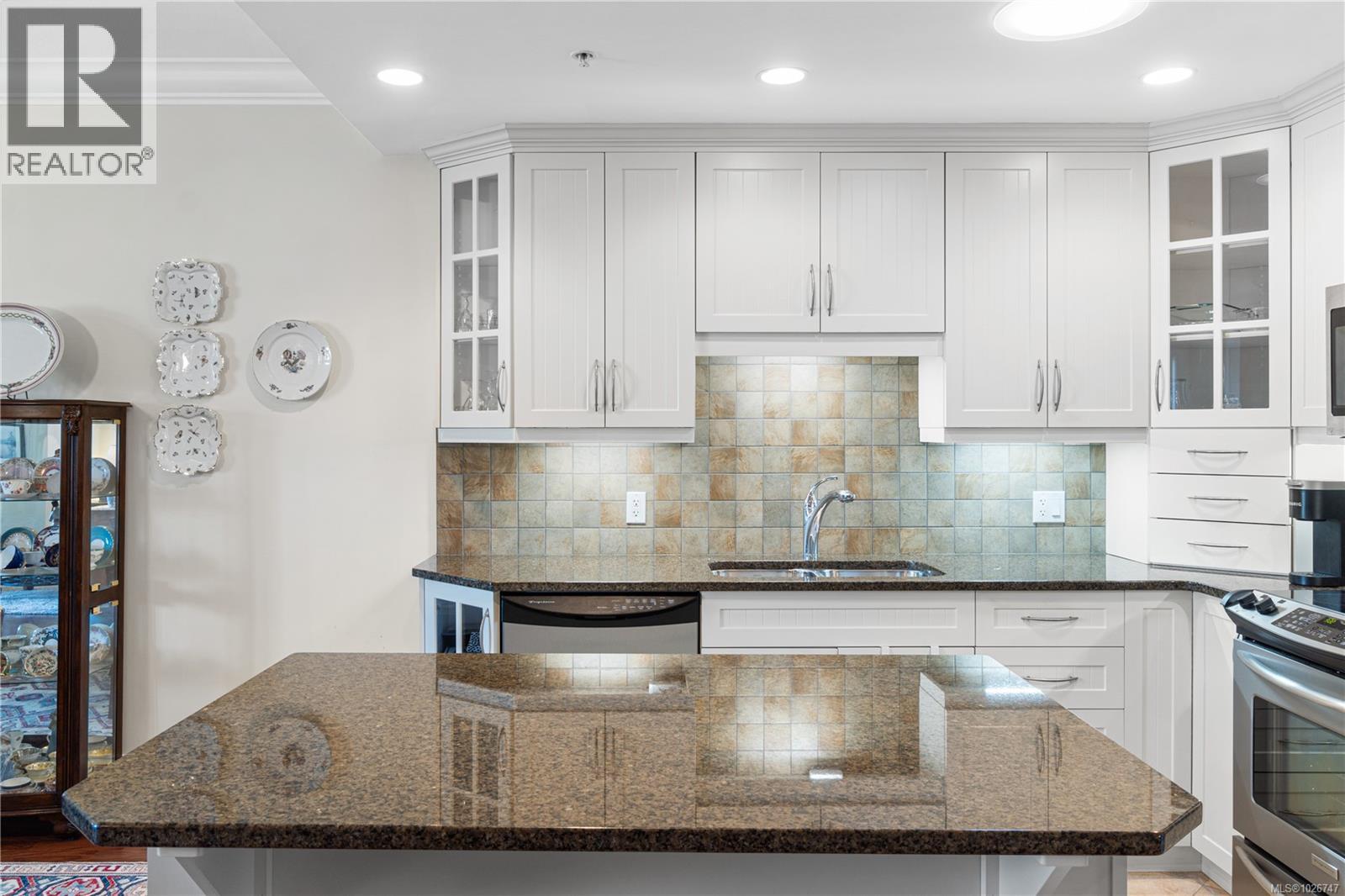 301 222 Second Ave, Qualicum Beach