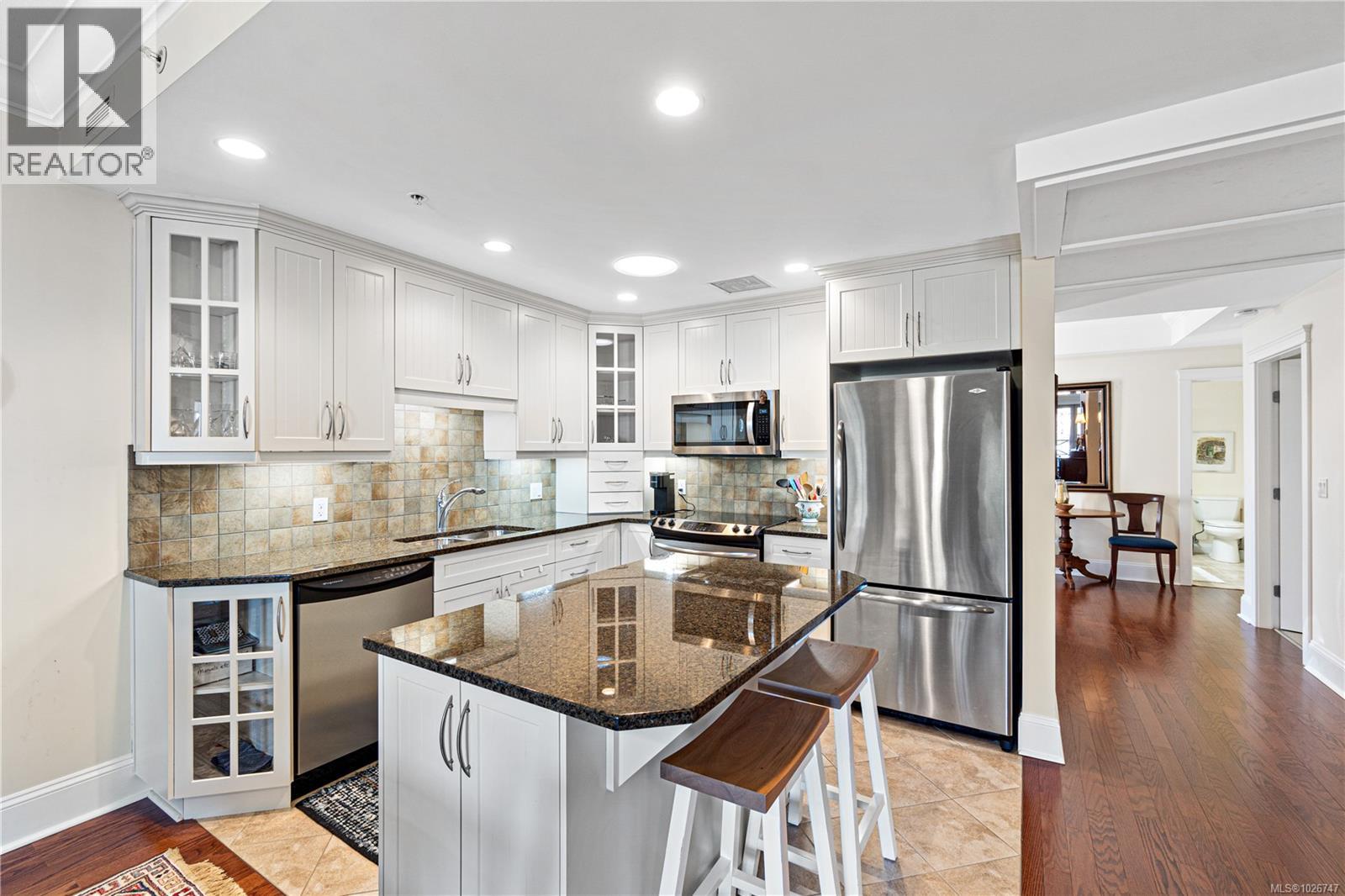 301 222 Second Ave, Qualicum Beach