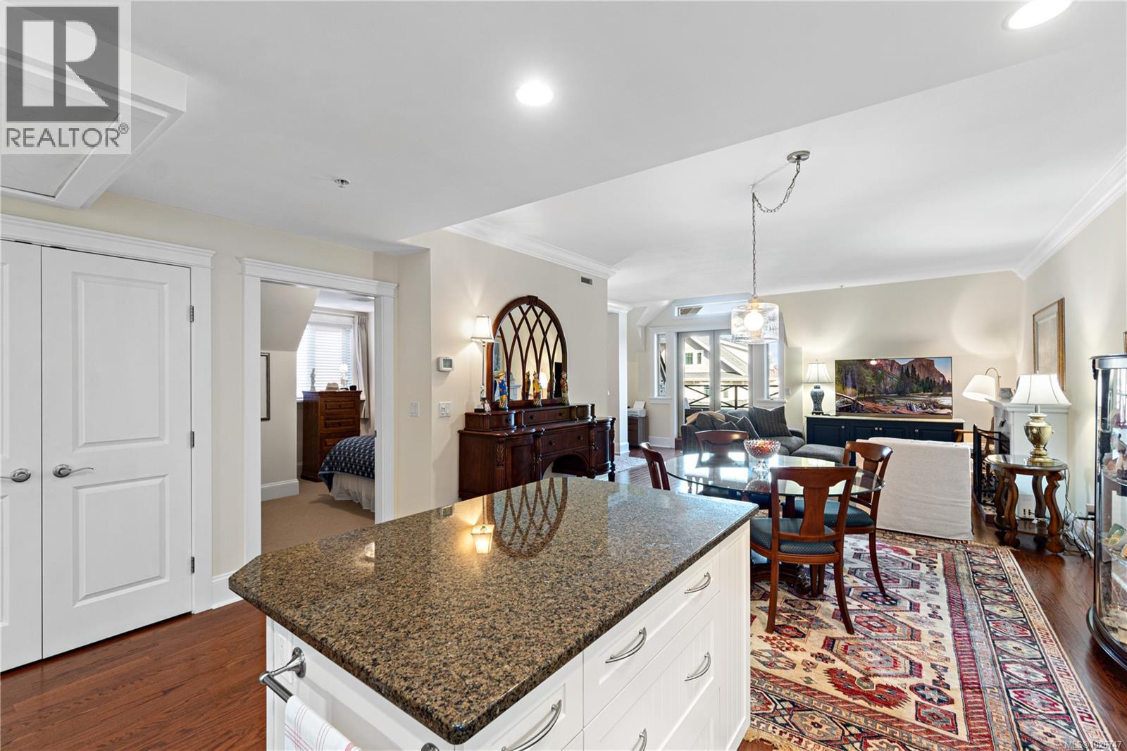 301 222 Second Ave, Qualicum Beach