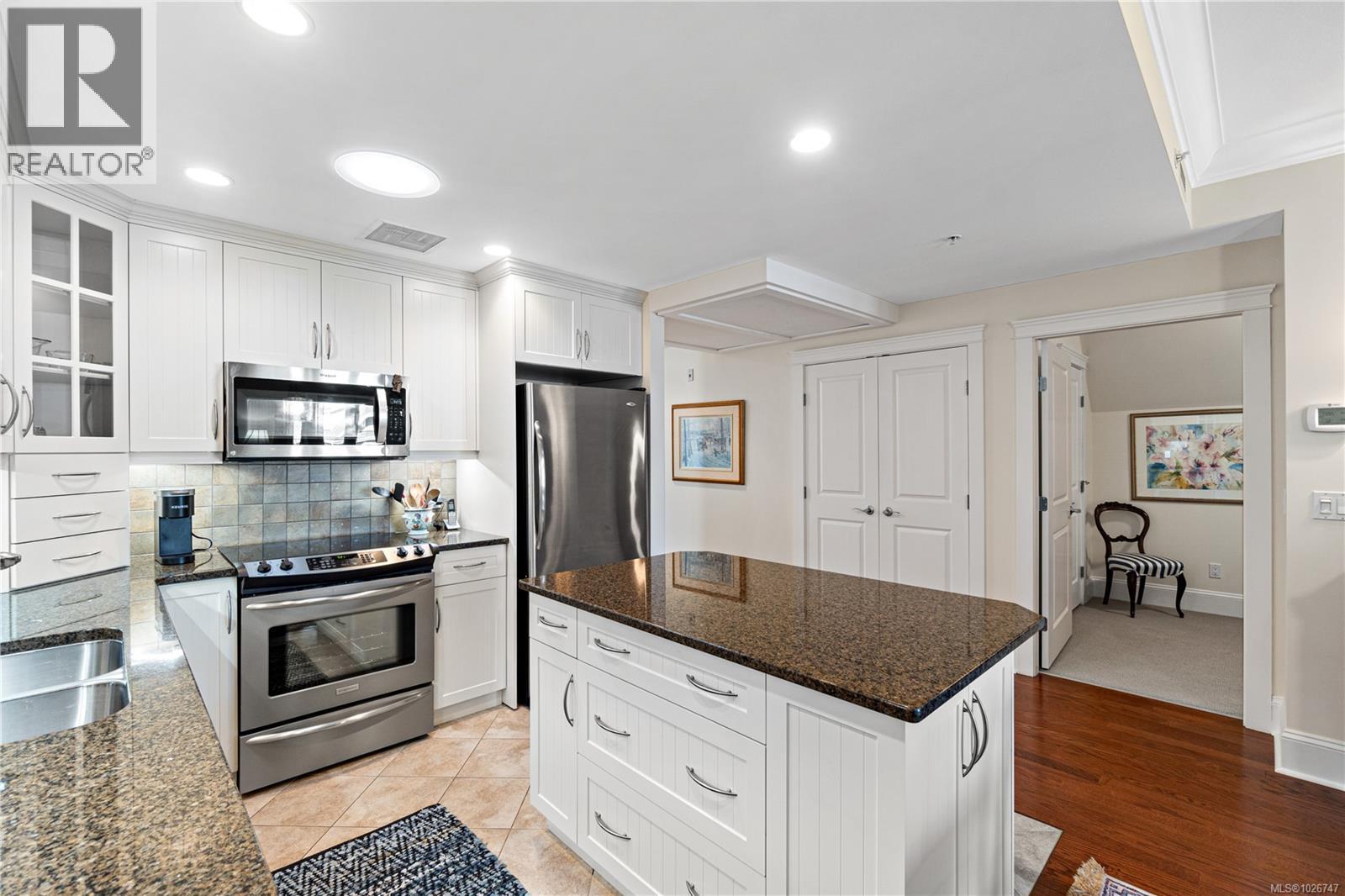 301 222 Second Ave, Qualicum Beach