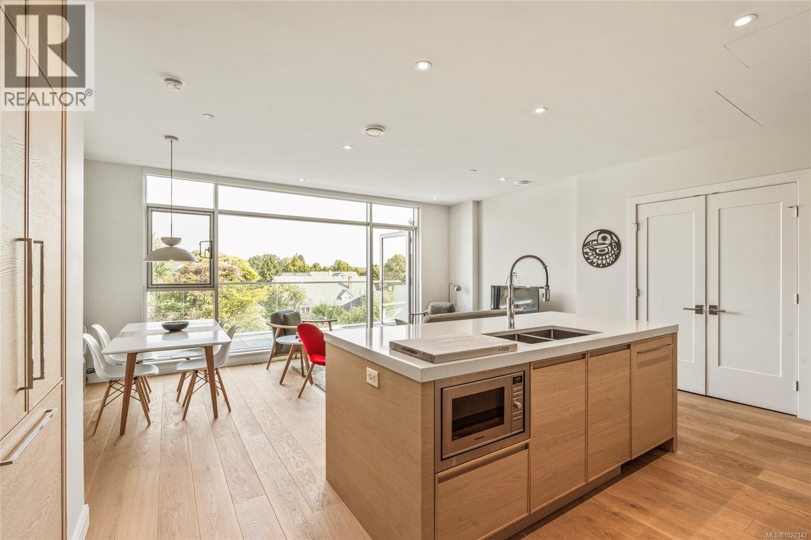 301 1916 Oak Bay Avenue, Victoria