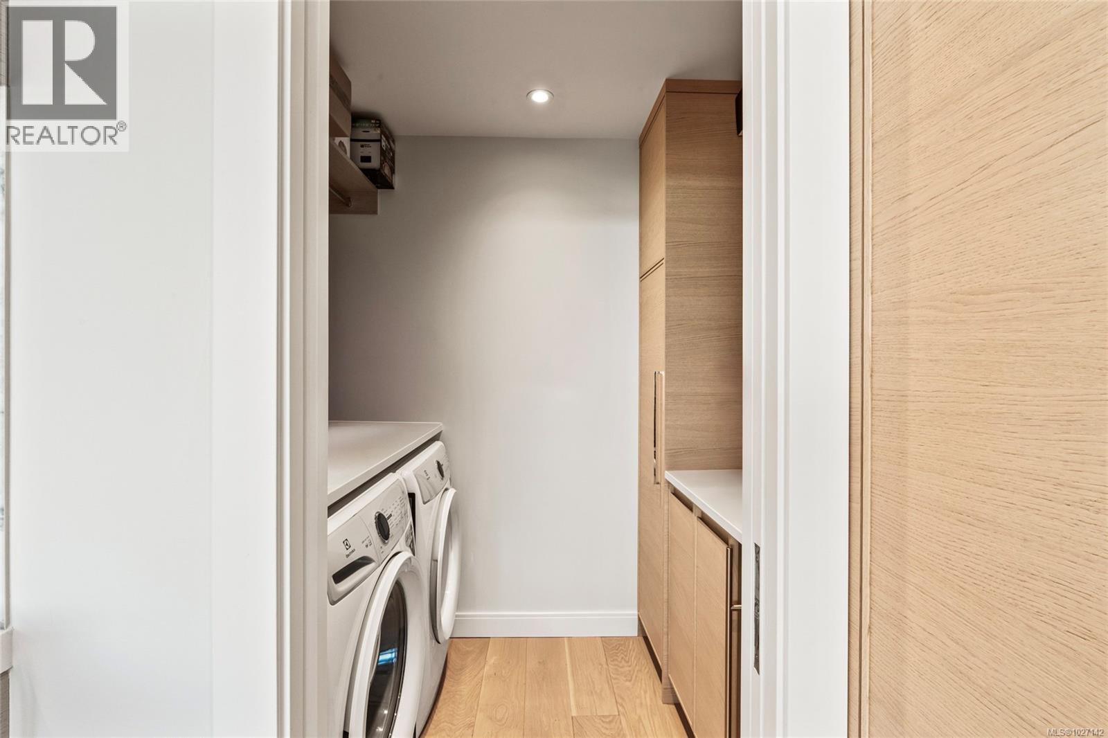 301 1916 Oak Bay Avenue, Victoria