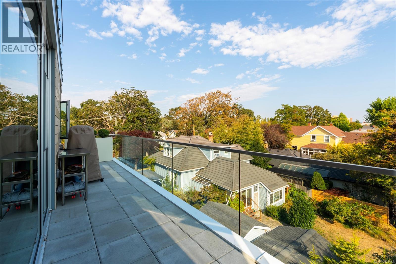 301 1916 Oak Bay Avenue, Victoria