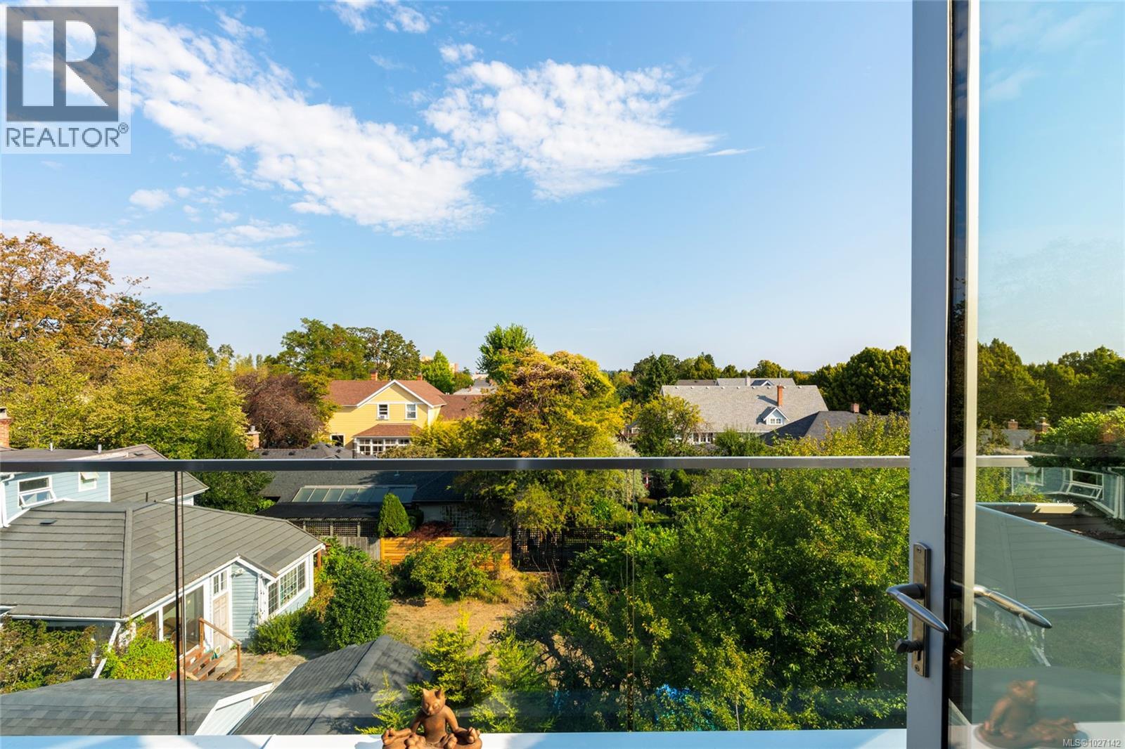 301 1916 Oak Bay Avenue, Victoria