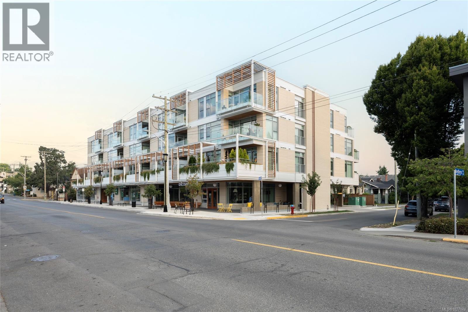 301 1916 Oak Bay Avenue, Victoria