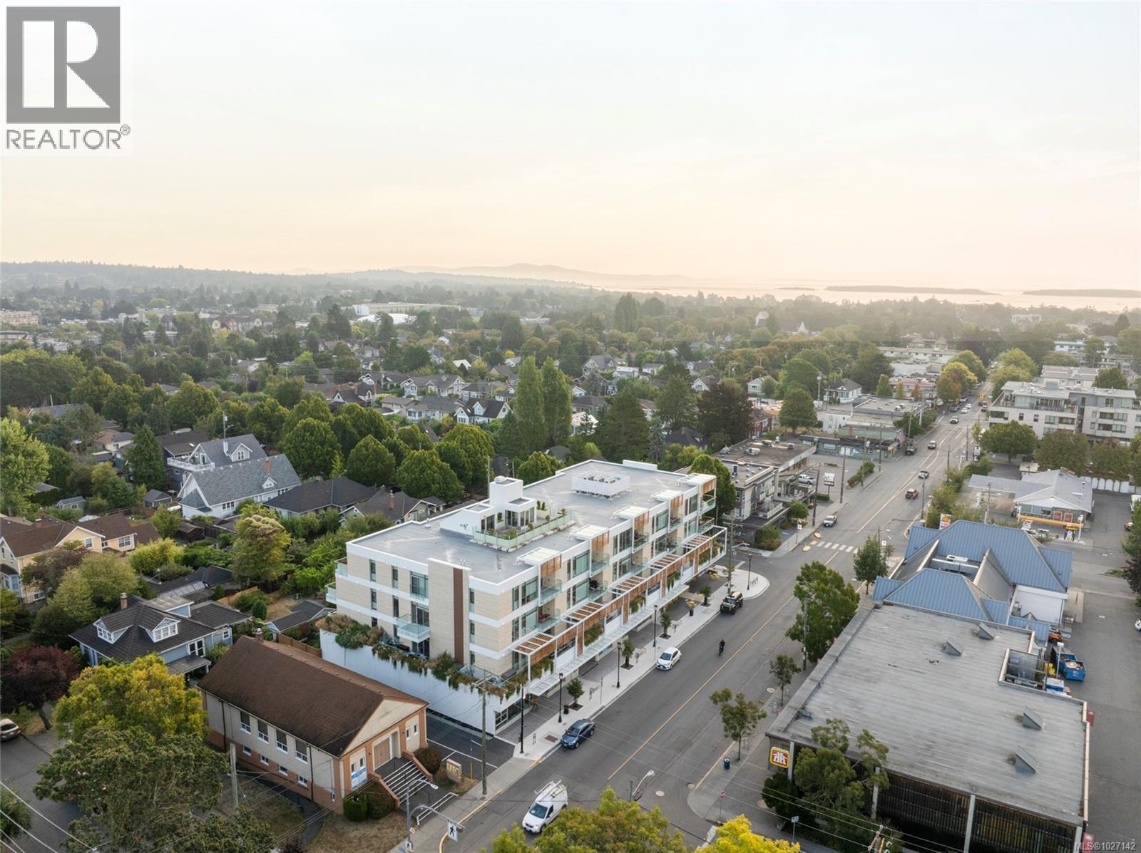 301 1916 Oak Bay Avenue, Victoria