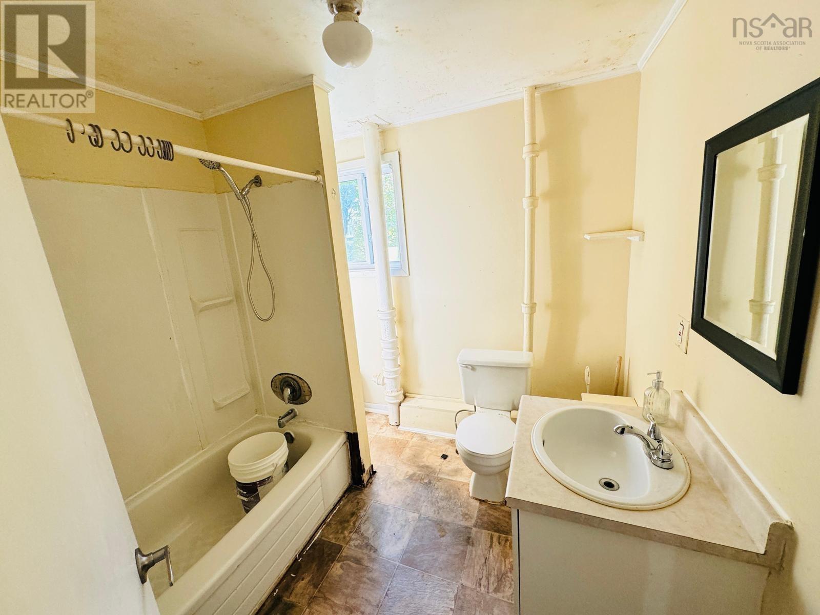 Property 20 of 24 of 971 Victoria Road