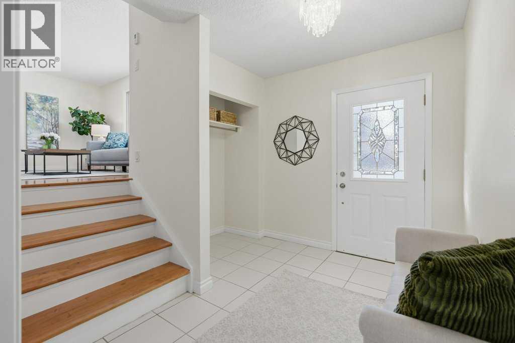 3703 Valdes Place NW - Photo 4 of 42, Calgary, Alberta