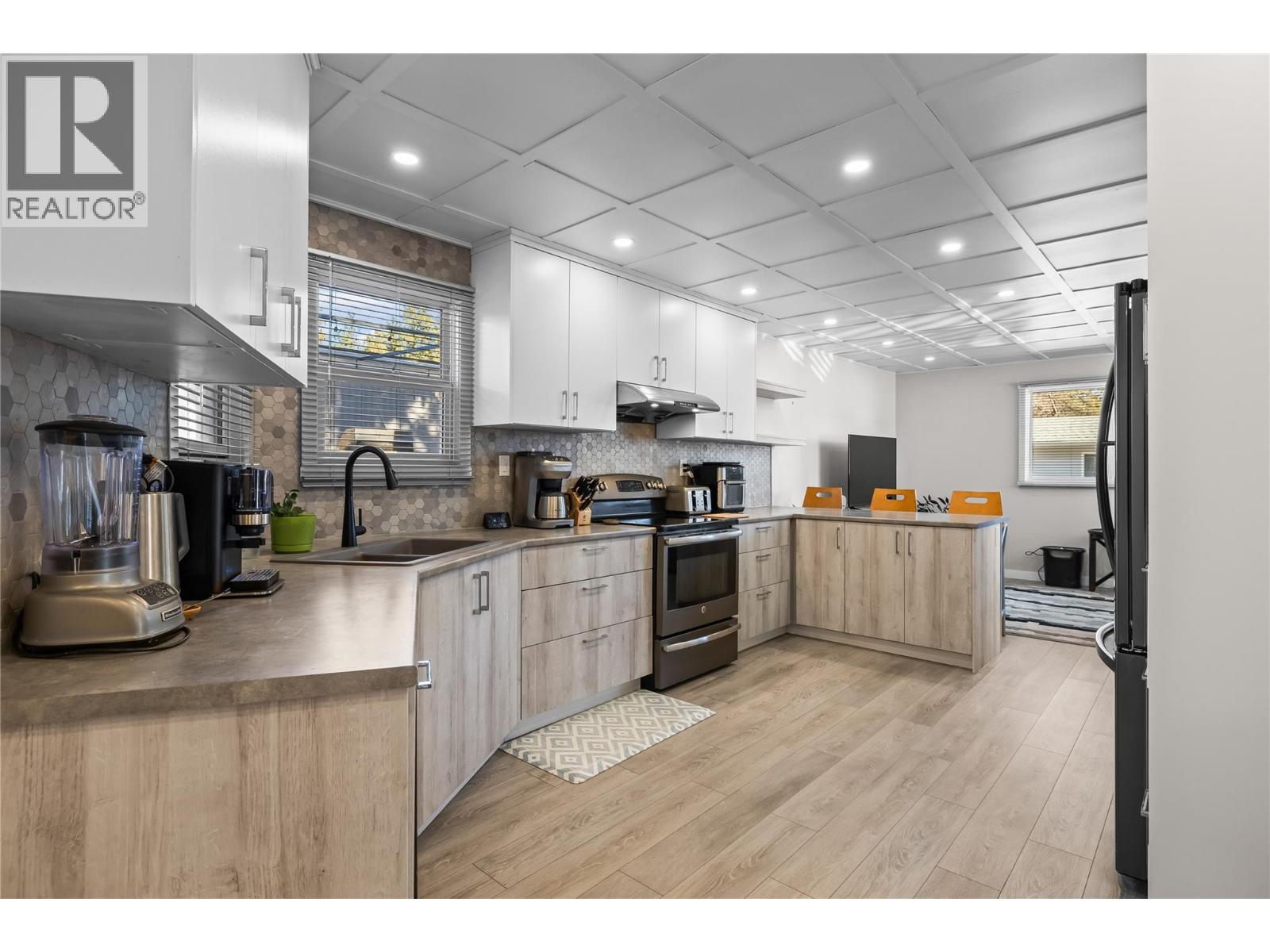 266 1999 97 Highway South, West Kelowna