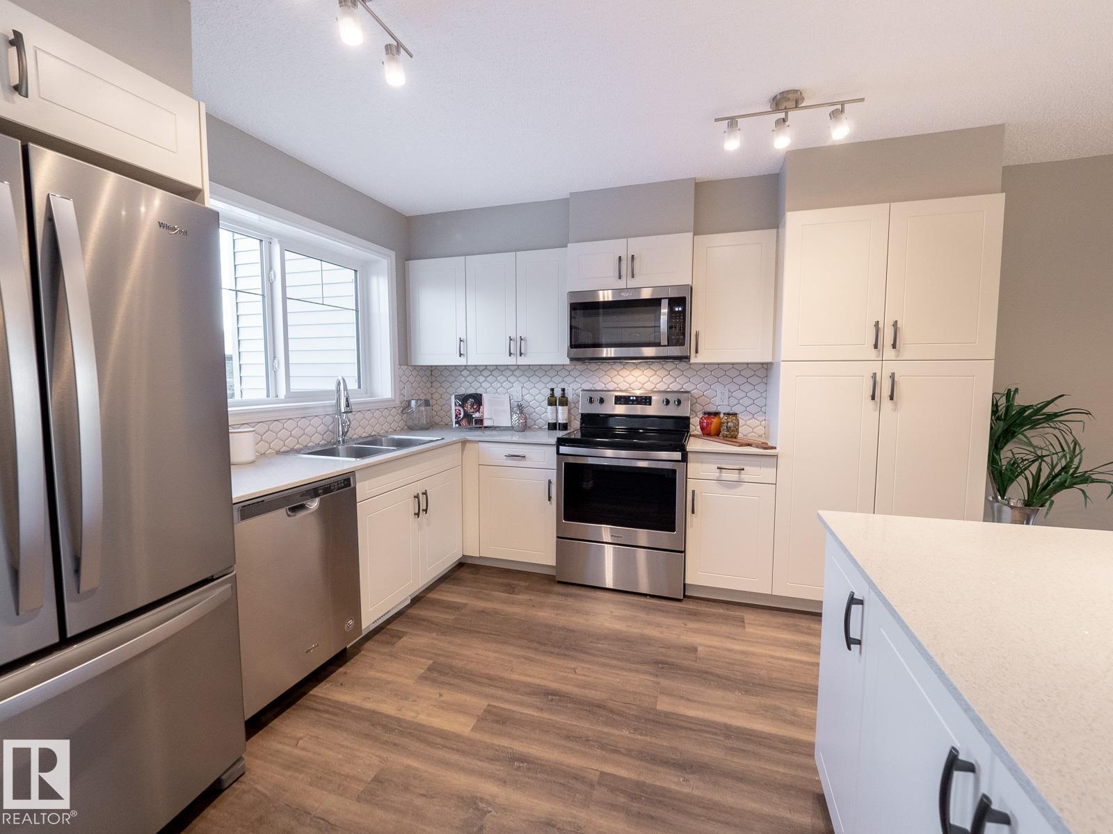 390 EASTWOOD DR - 11