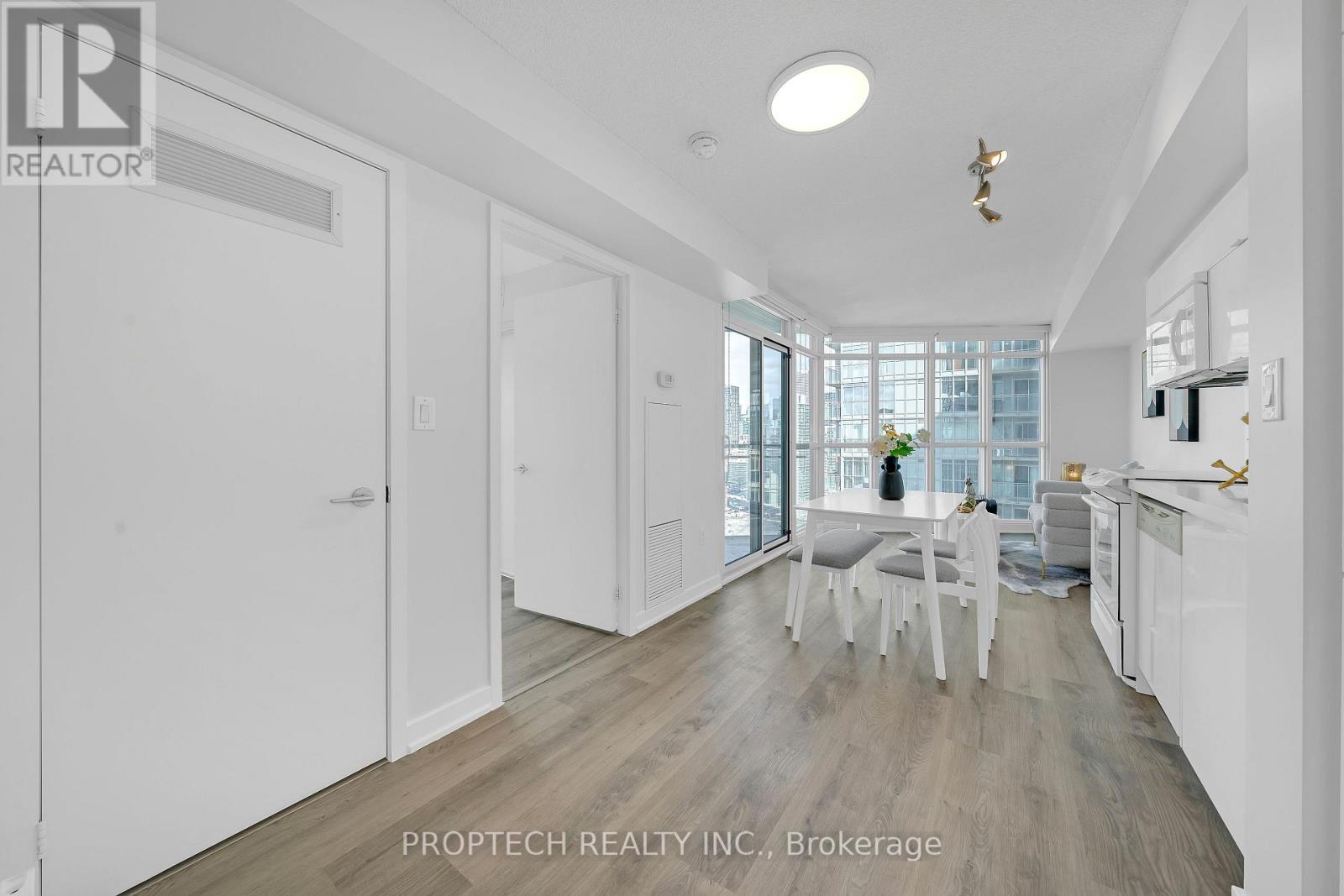 2902 - 21 ICEBOAT TERRACE - Photo 3 of 18, Toronto (Waterfront Communities), Ontario